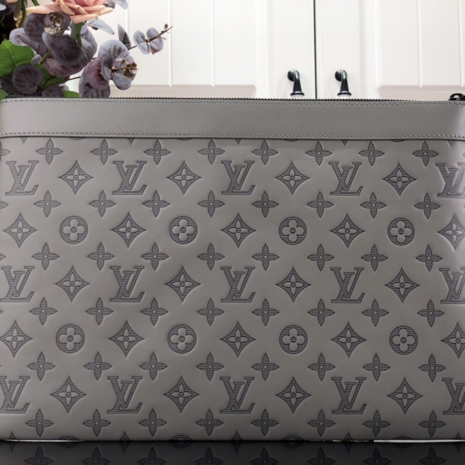 LV Clutch bag M81385