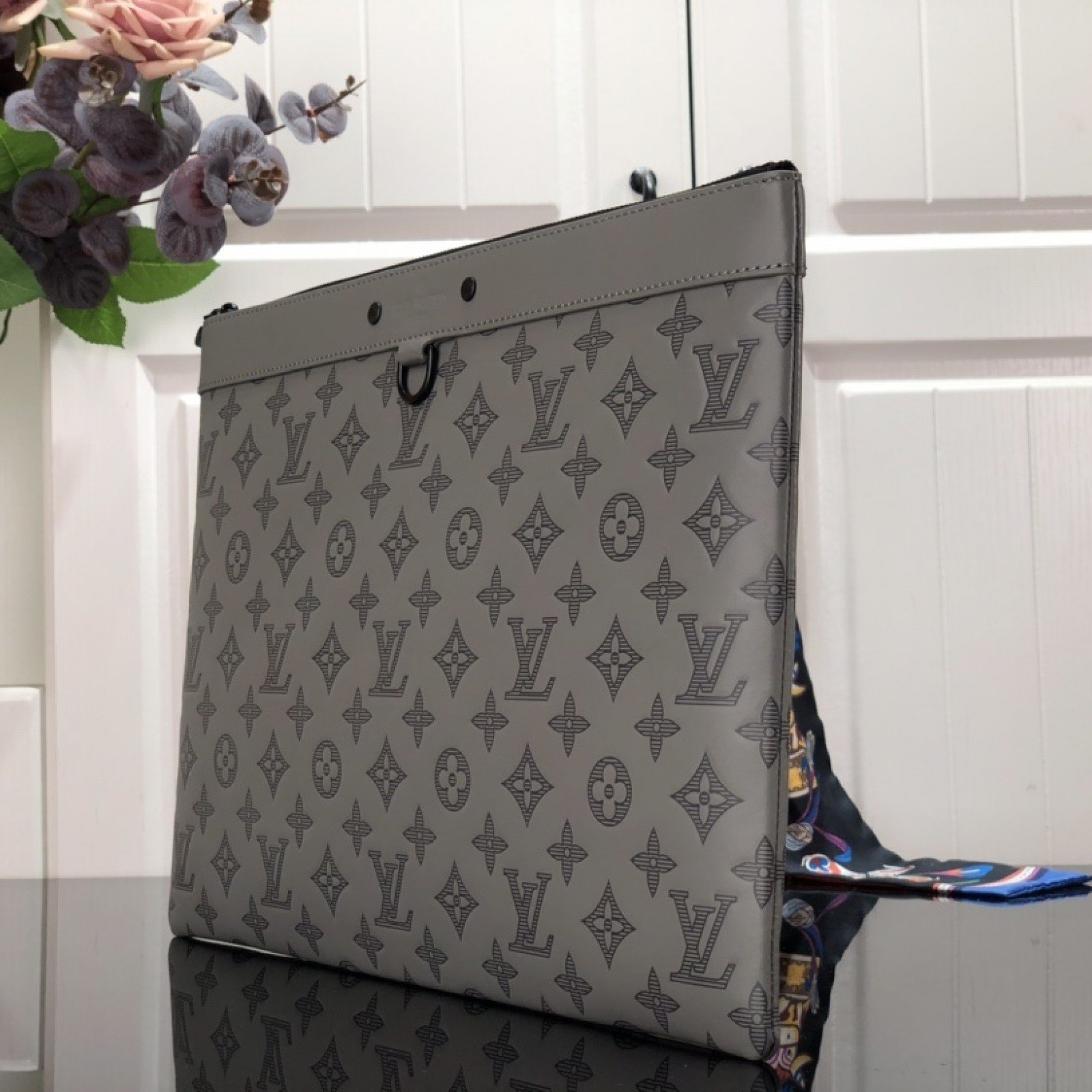 LV Clutch bag M81385