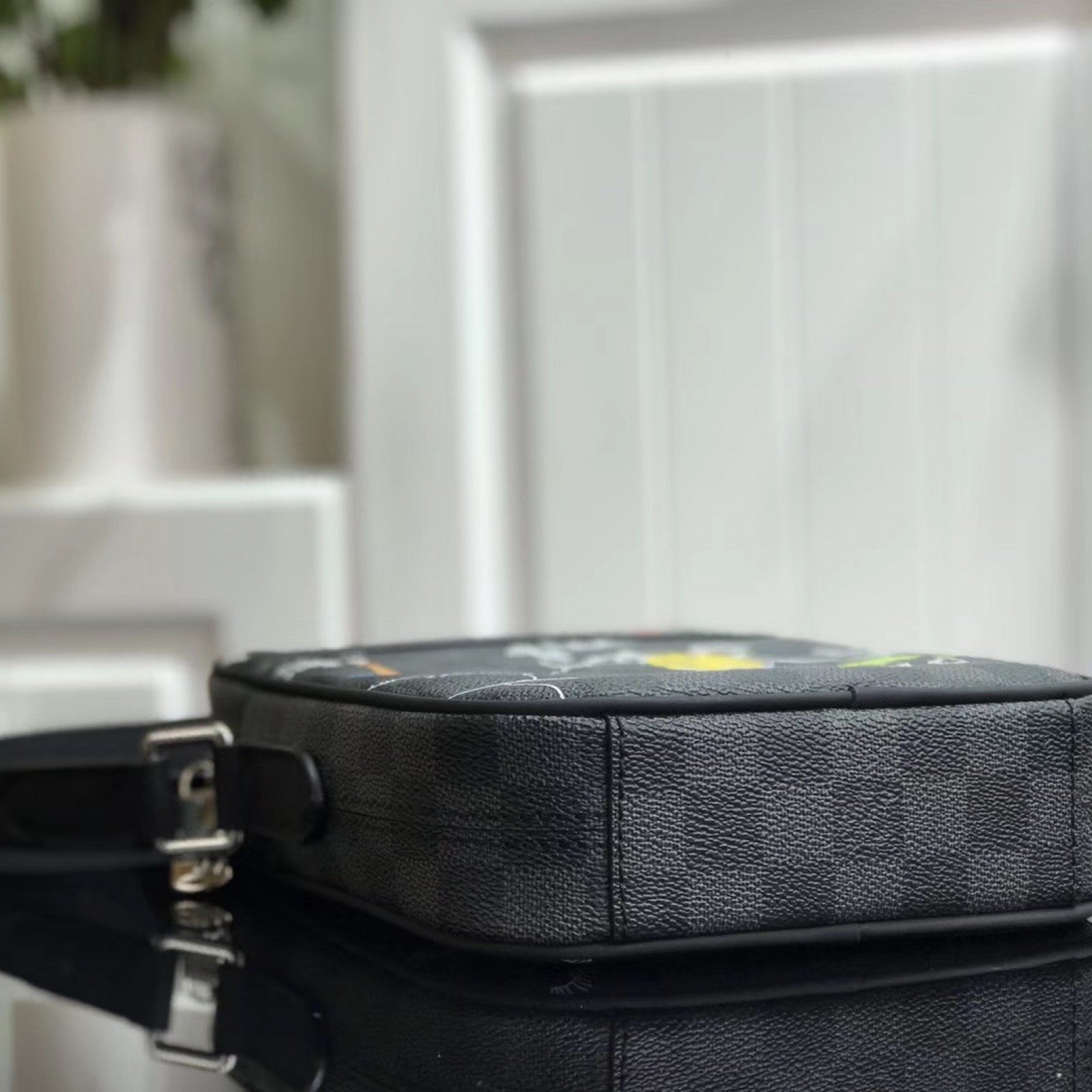 LV DANUBE SLIM PM M51460