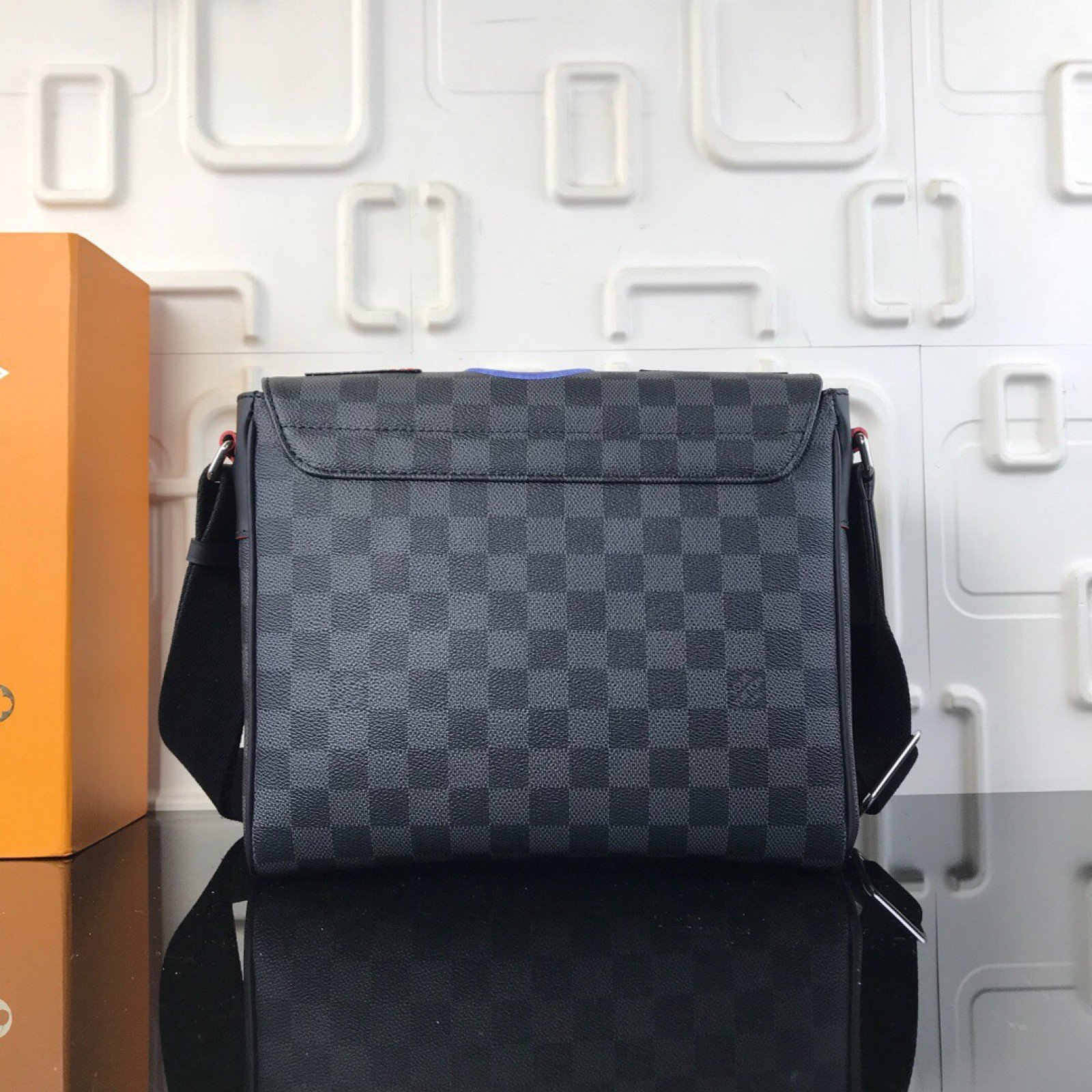 LV DISTRICT BAG N40040