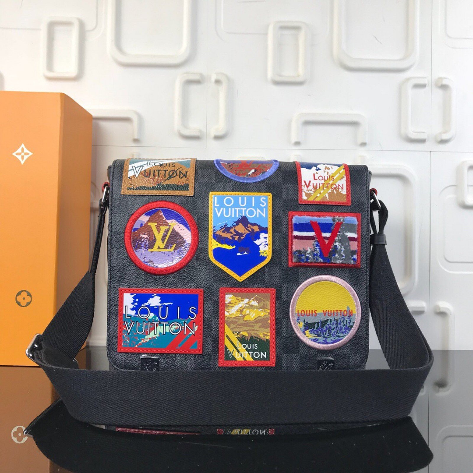 LV DISTRICT BAG N40040