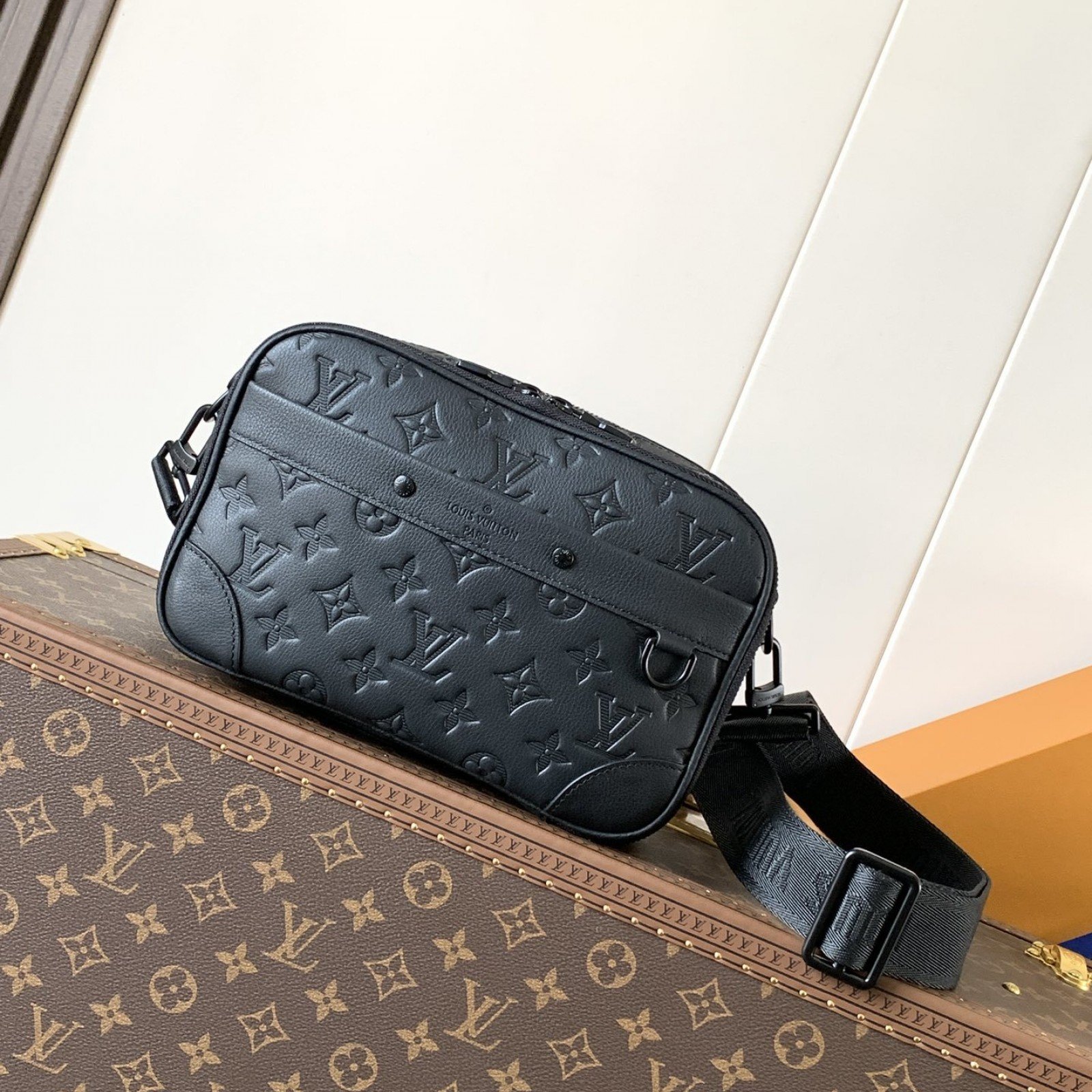 LV MEN bag 50817A