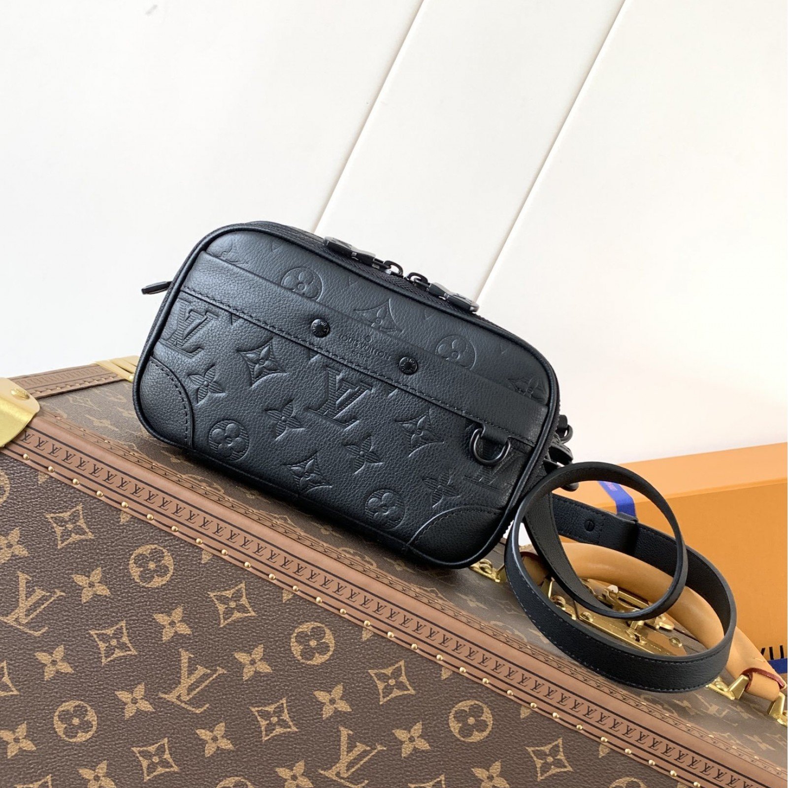 LV MEN bag 50817A