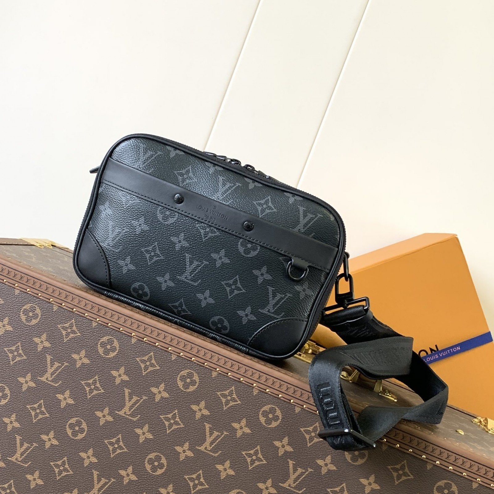 LV MEN bag 50817A