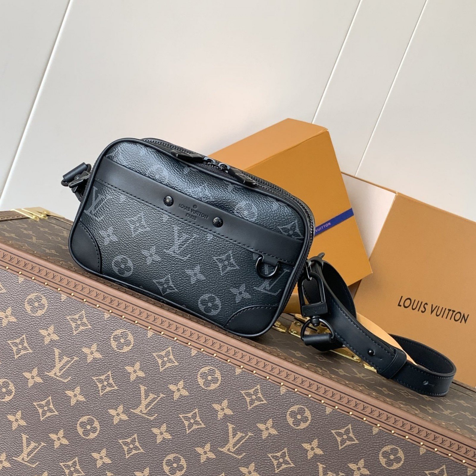 LV MEN bag 50817A