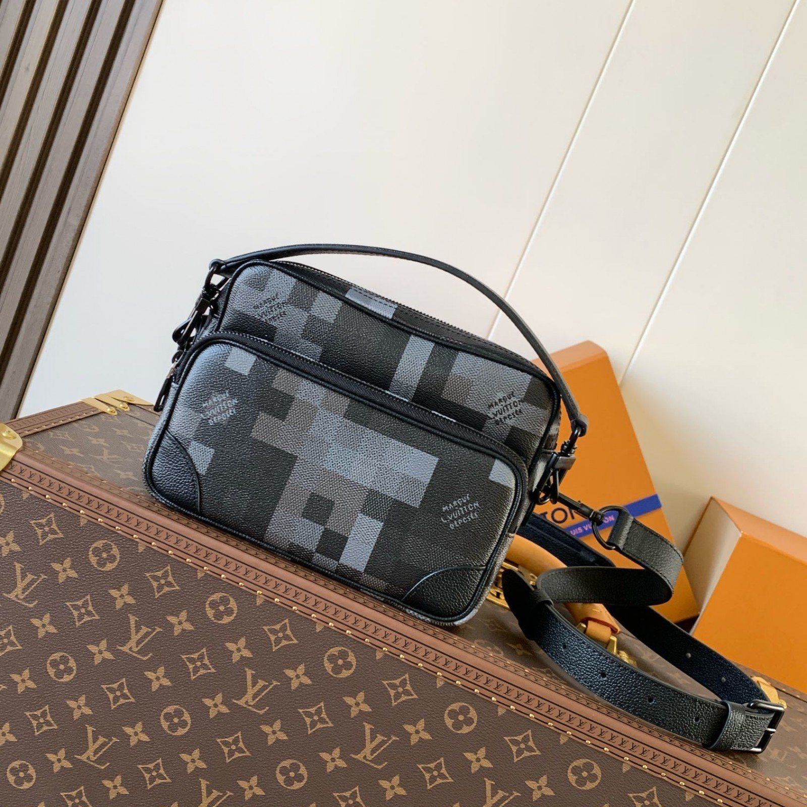 LV MEN bag 50817A