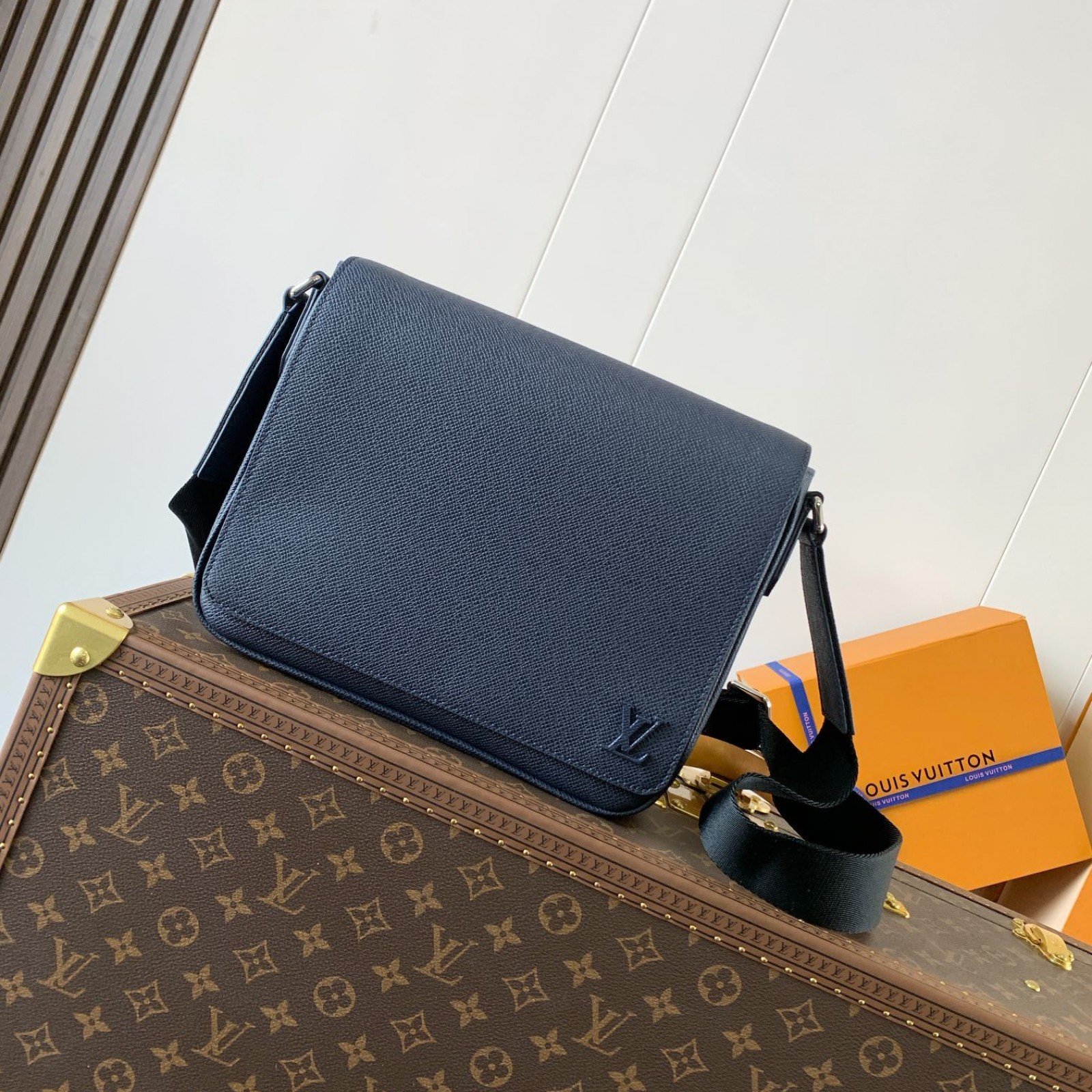 LV MEN bag 50817A