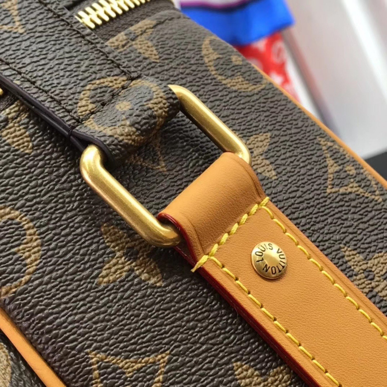 LV MESSENGER BAG M44937XP