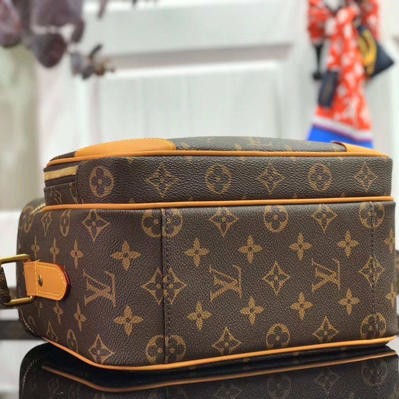 LV MESSENGER BAG M44937XP
