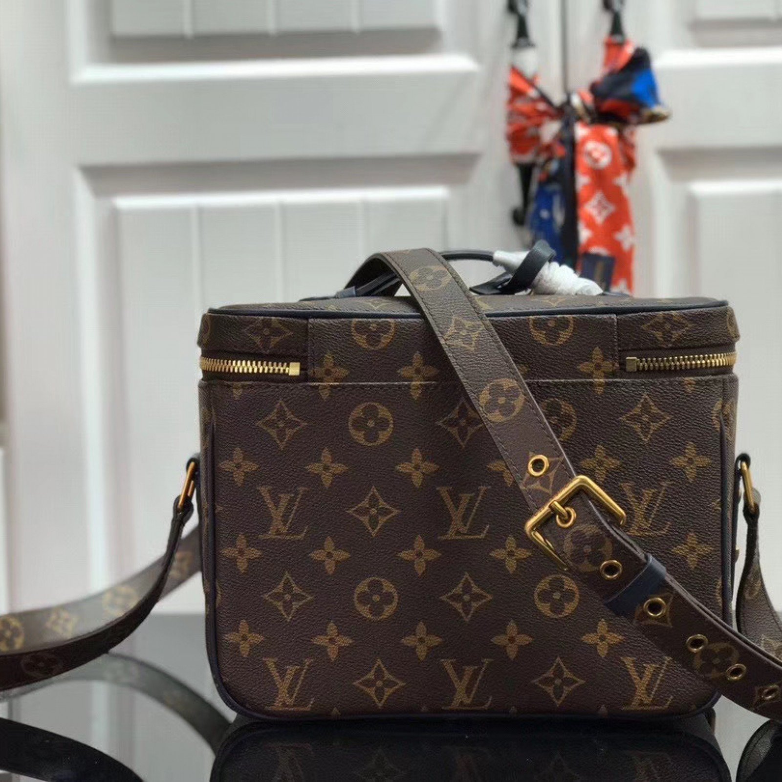 LV MESSENGER BAG M44937XP