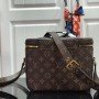 LV MESSENGER BAG M44937XP