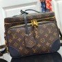 LV MESSENGER BAG M44937XP