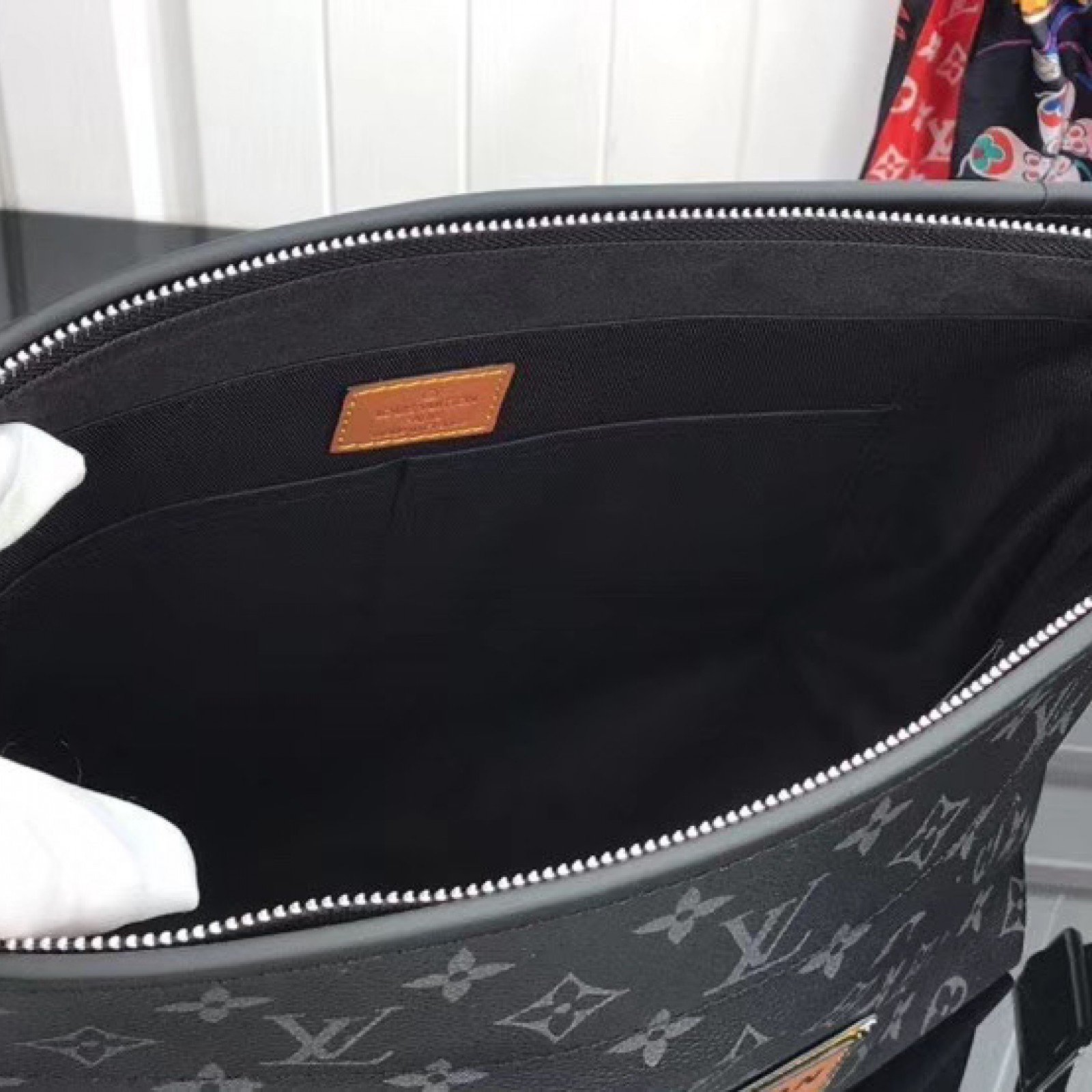 LV MESSENGER BAG M48219AP