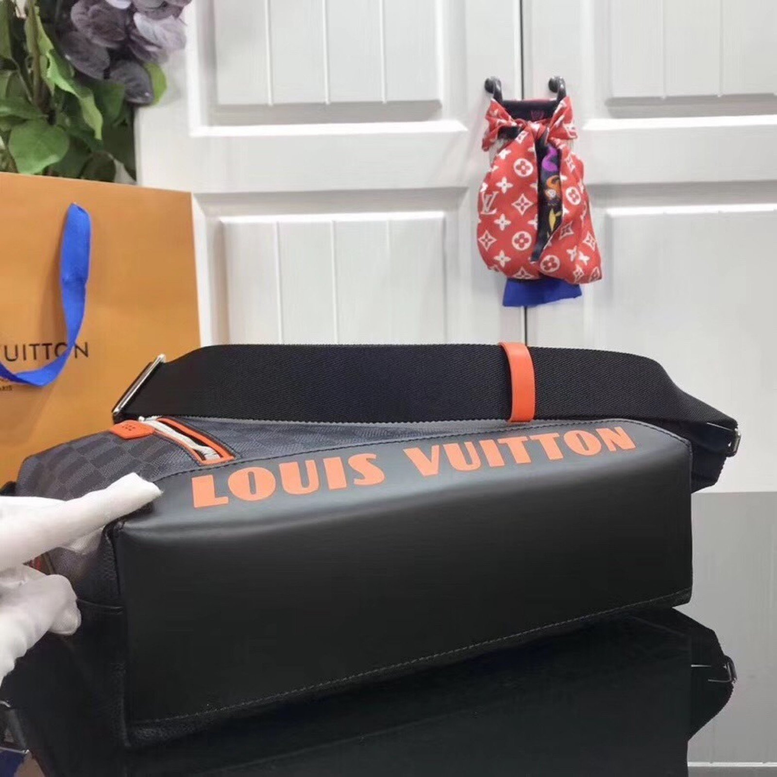LV MESSENGER Bag M42416