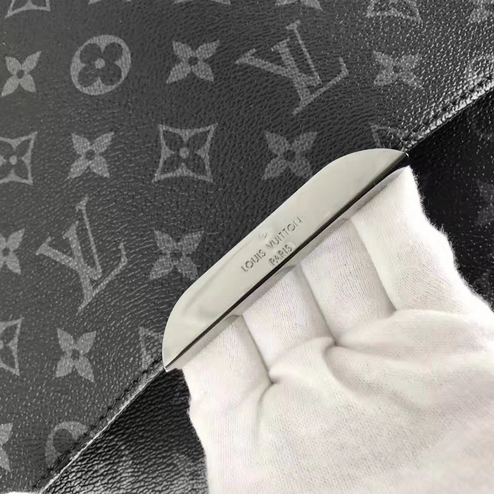 LV Messenger PM Explorer M40539D