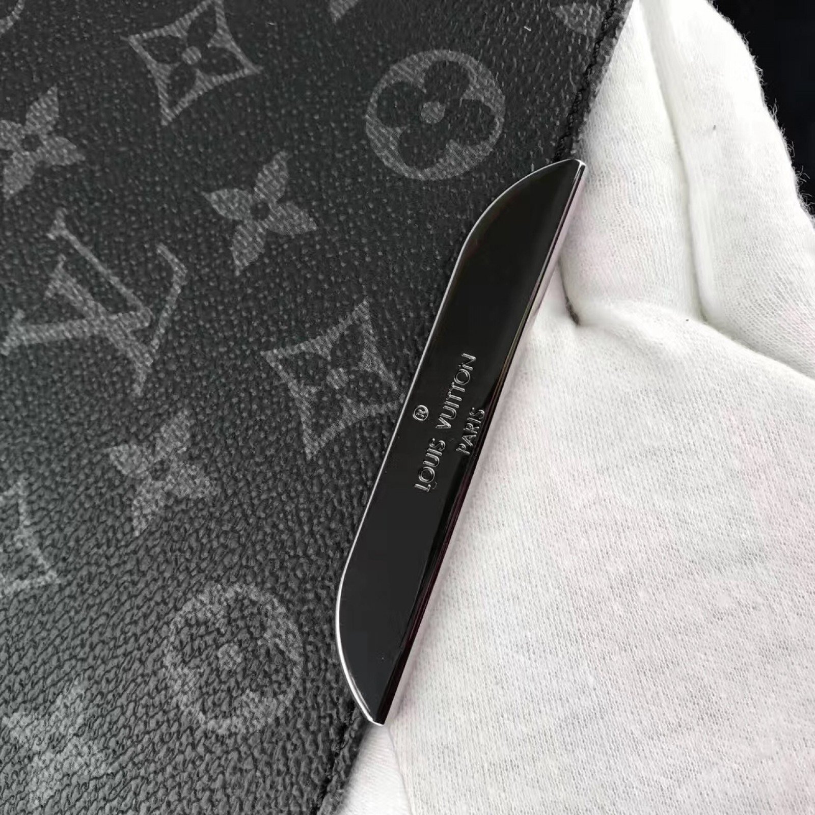 LV Messenger PM Explorer M40539D