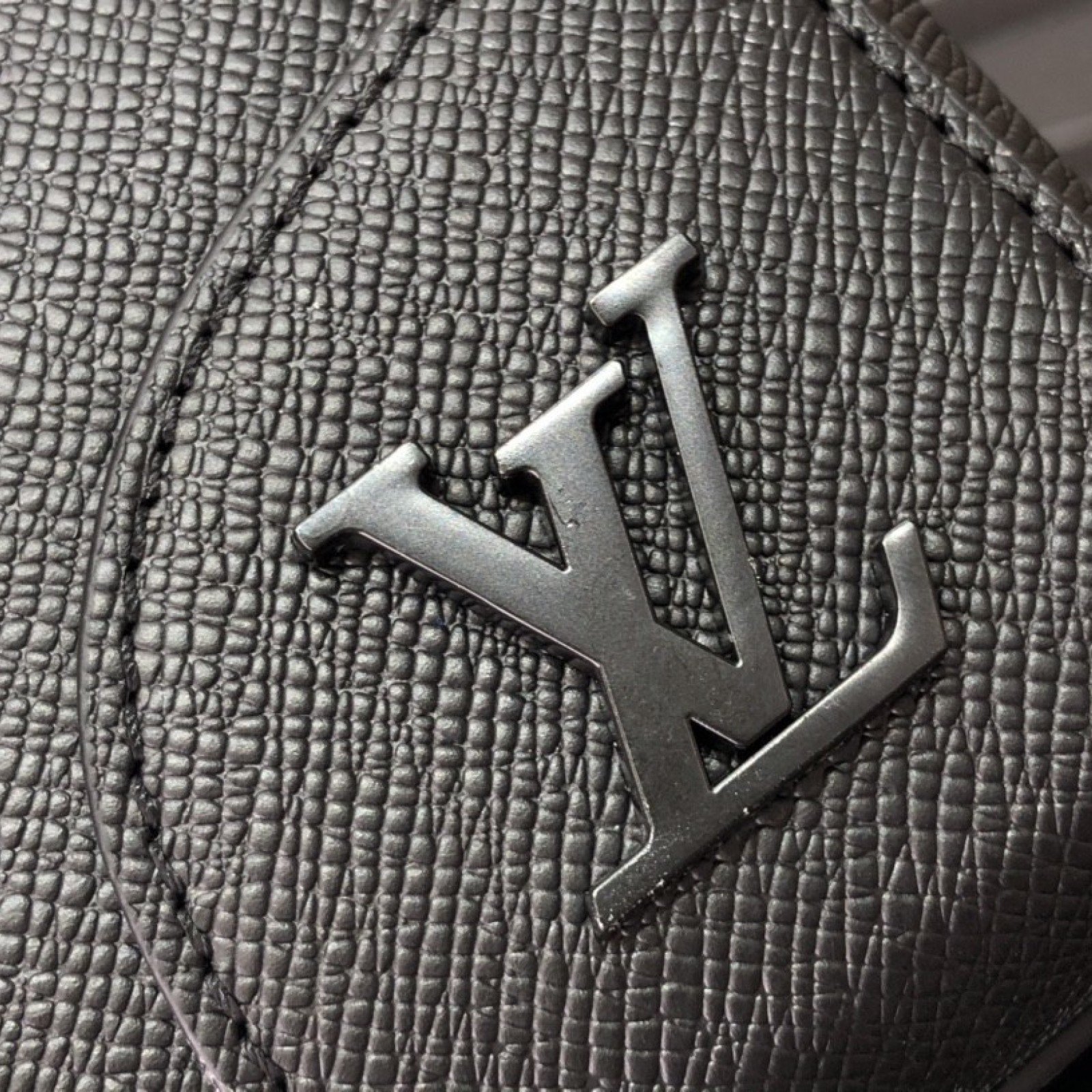 LV SLIM BRIEFCASE M30810