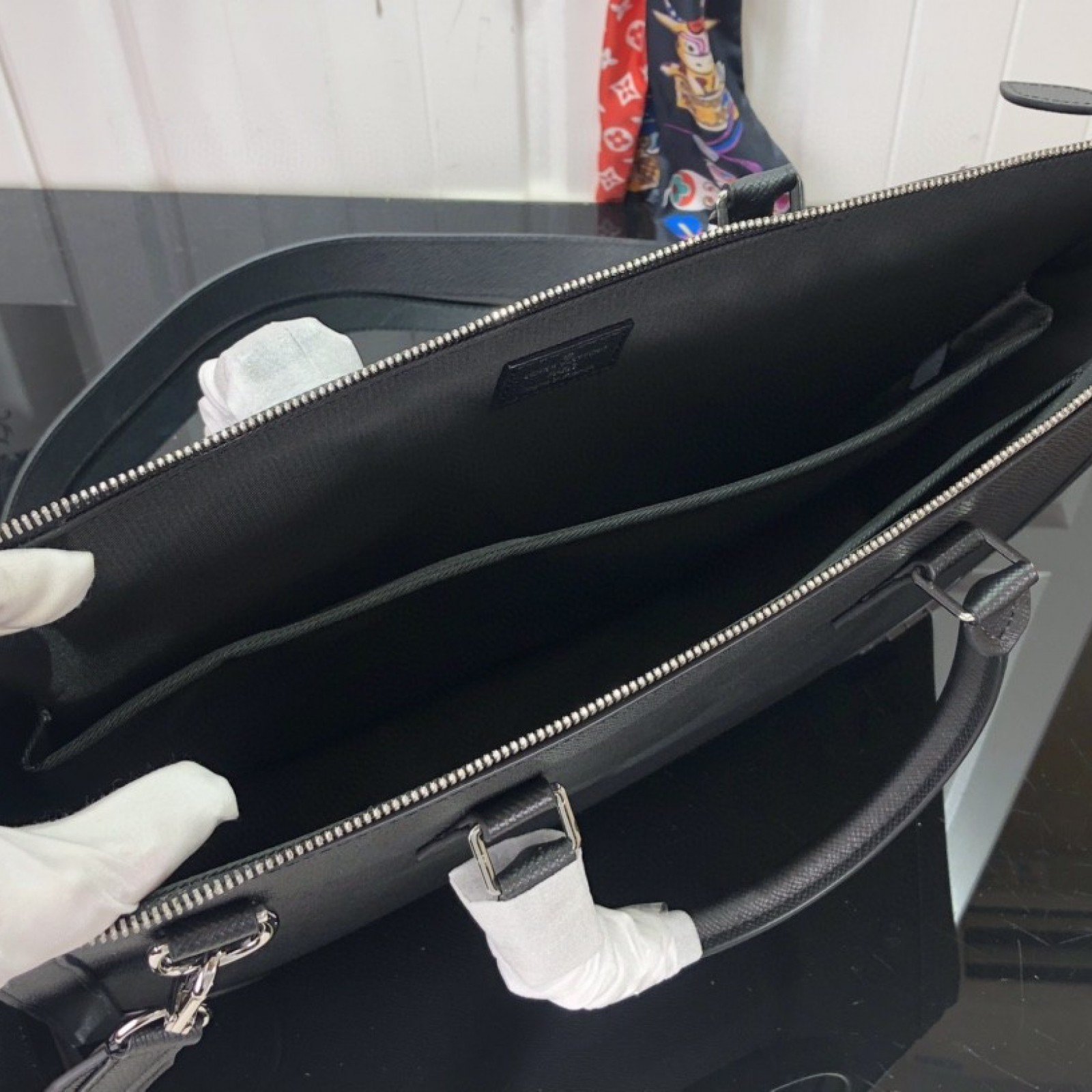 LV SLIM BRIEFCASE M30810