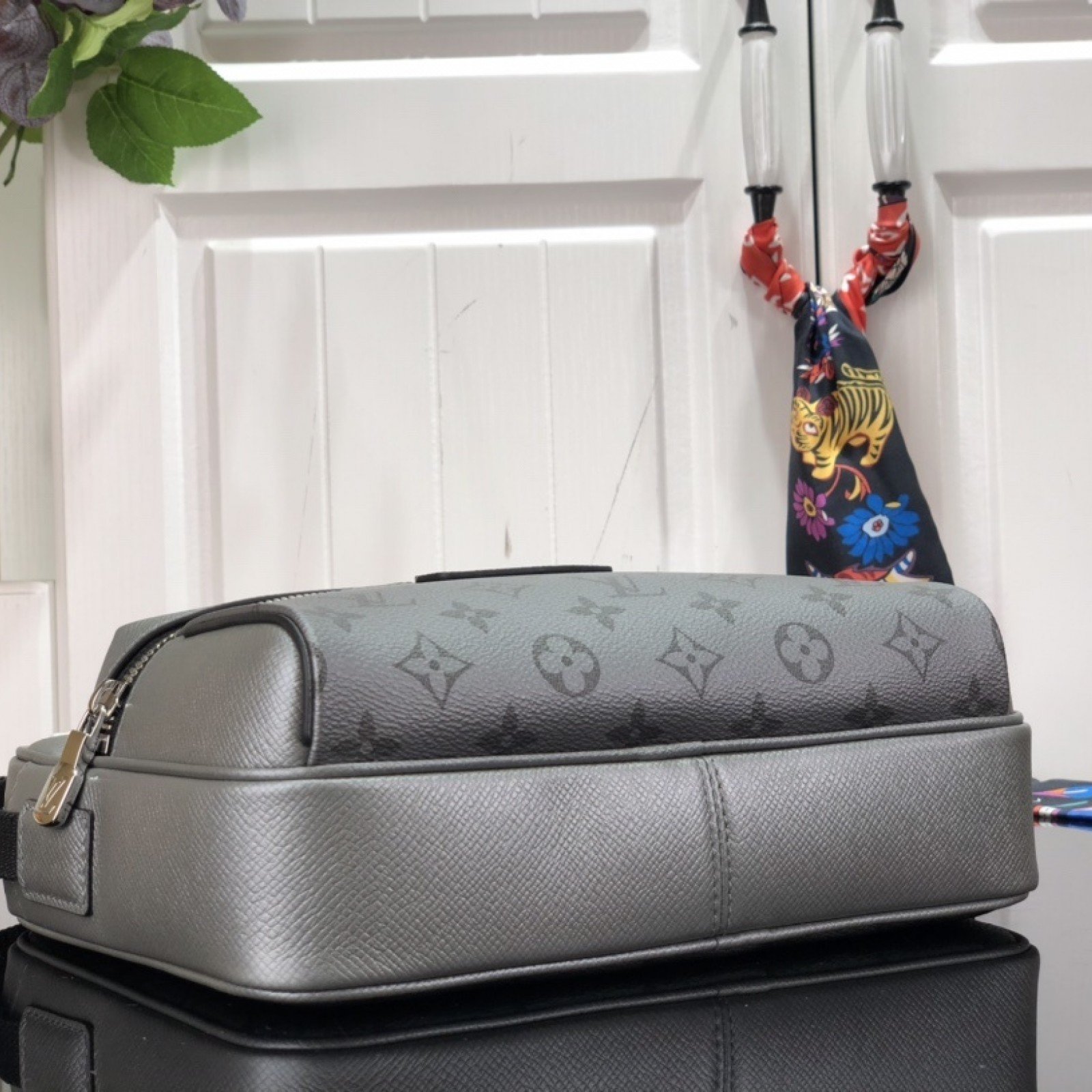 LV Shoulder bag m30830