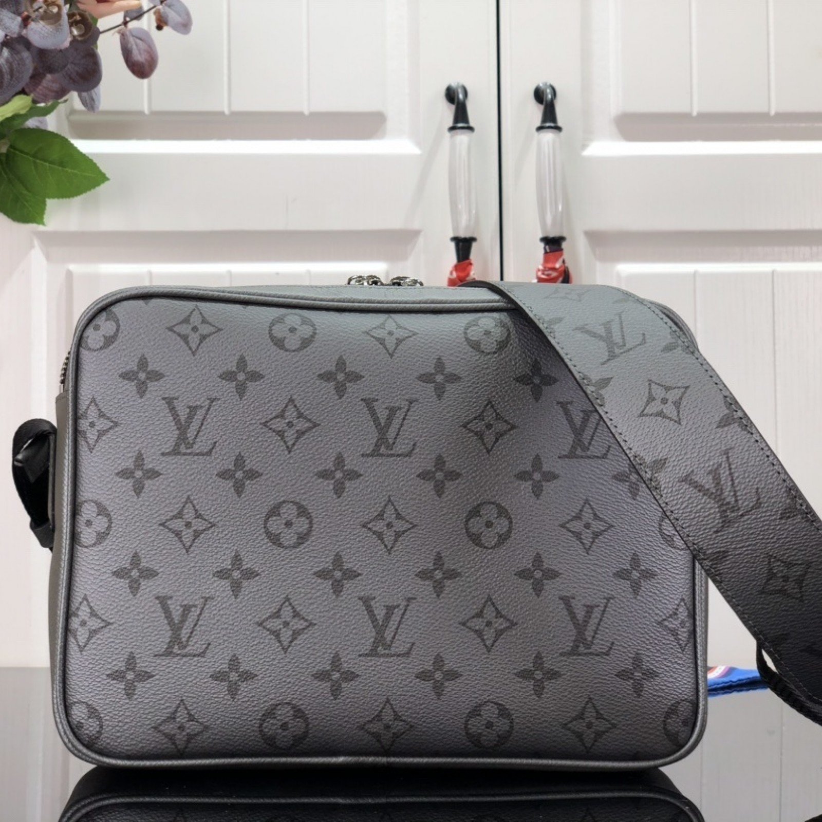 LV Shoulder bag m30830