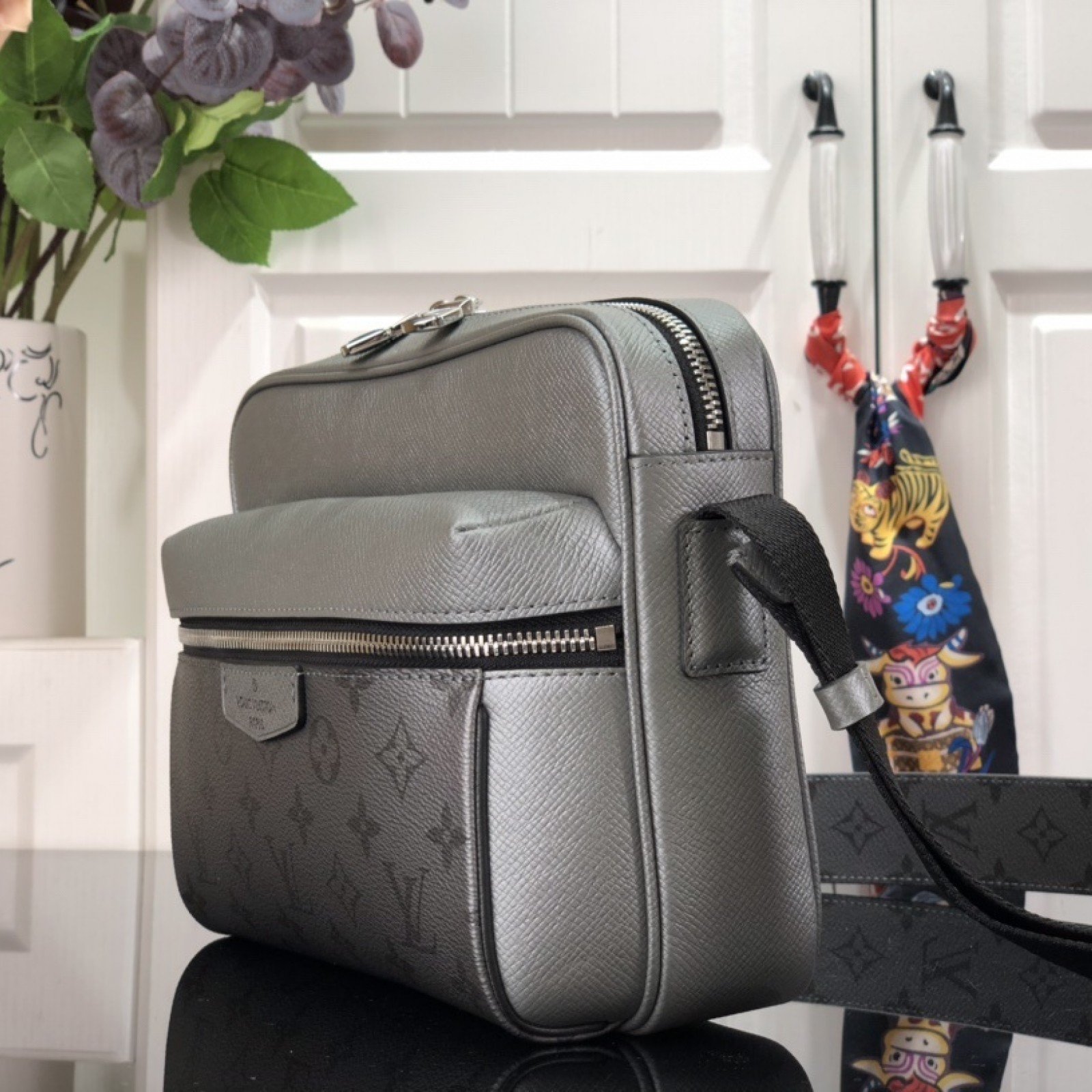 LV Shoulder bag m30830
