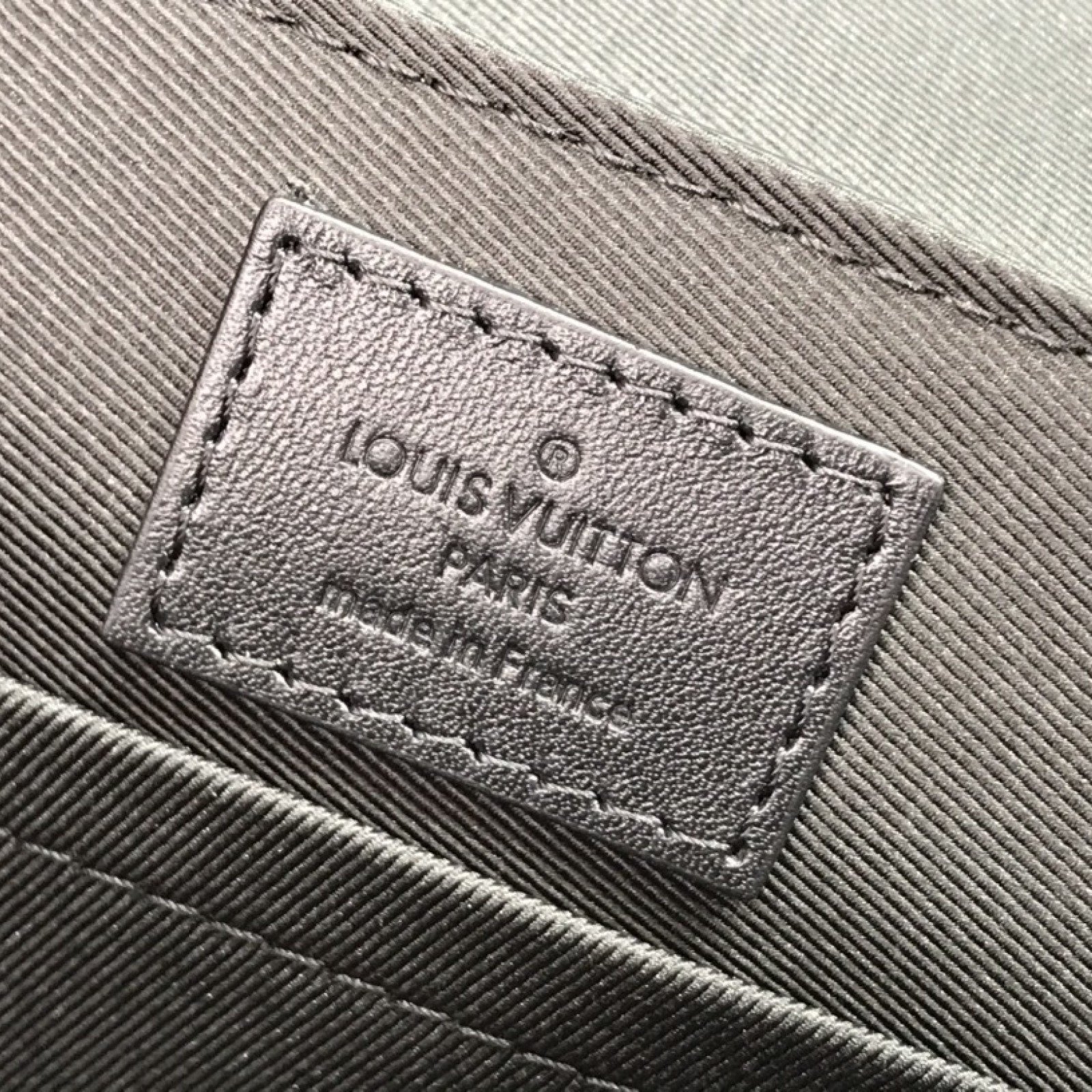 LV TRUNK MESSENGER M57726
