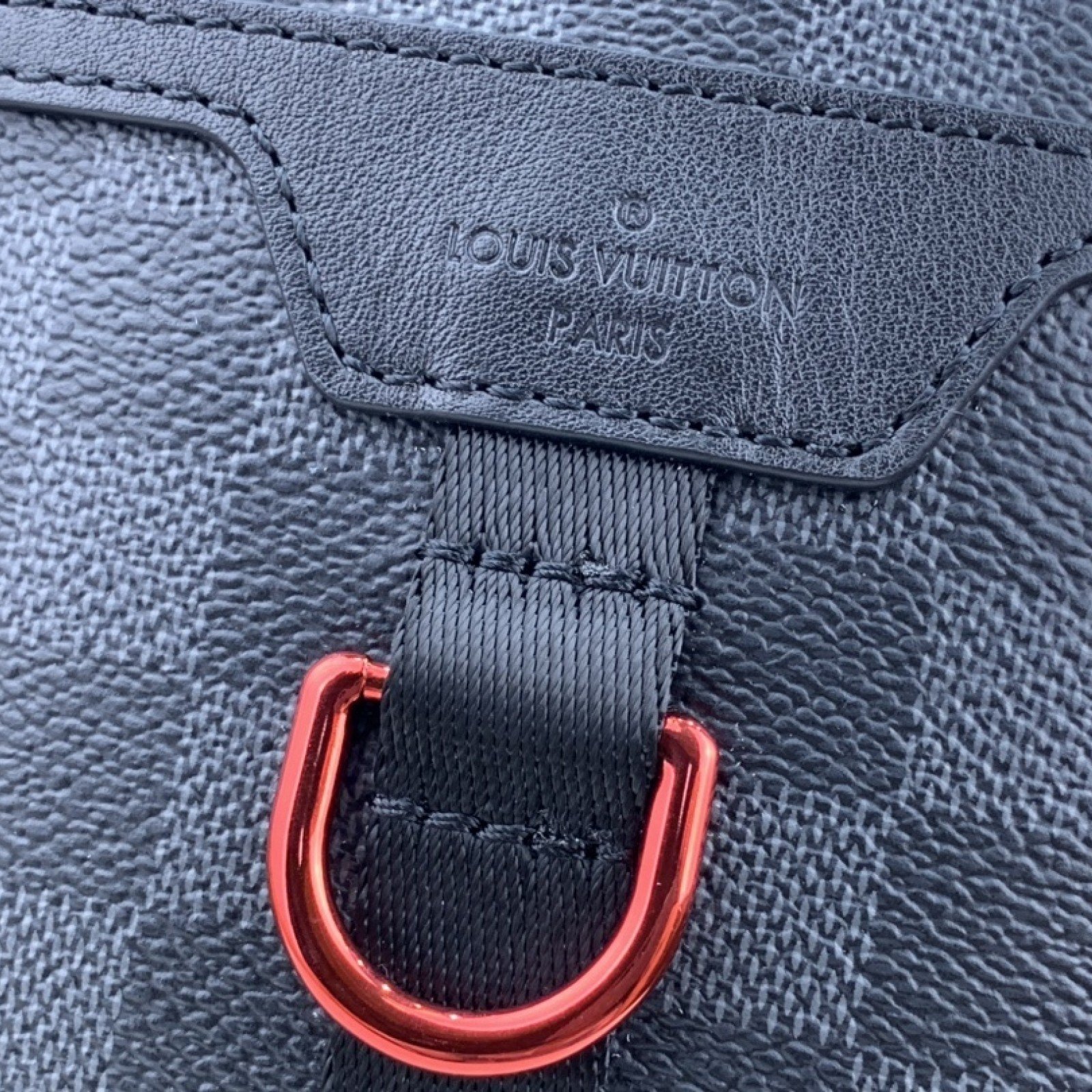 LV UTILITY MESSENGER BAG N40280