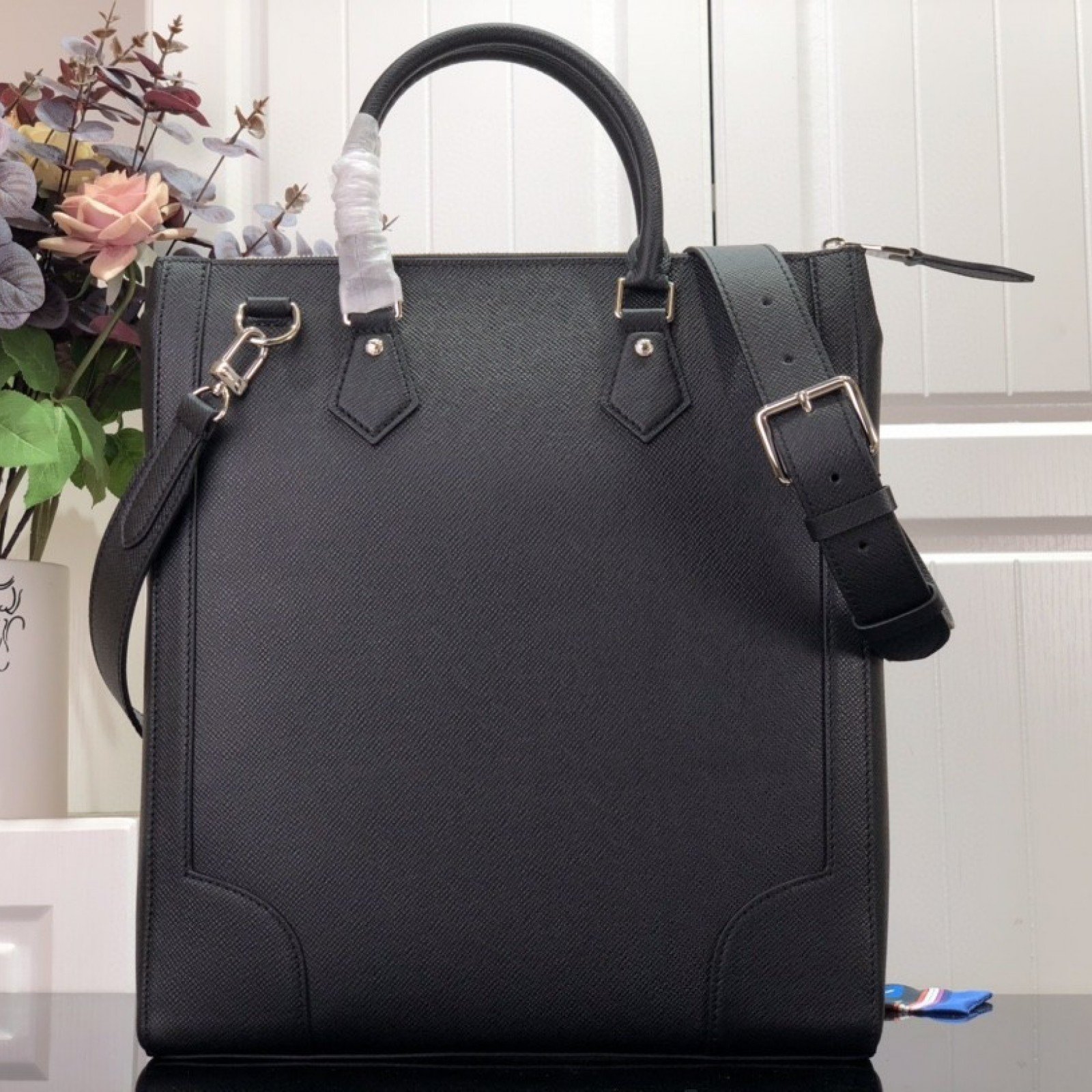 LV VERTICAL TOTE M30811