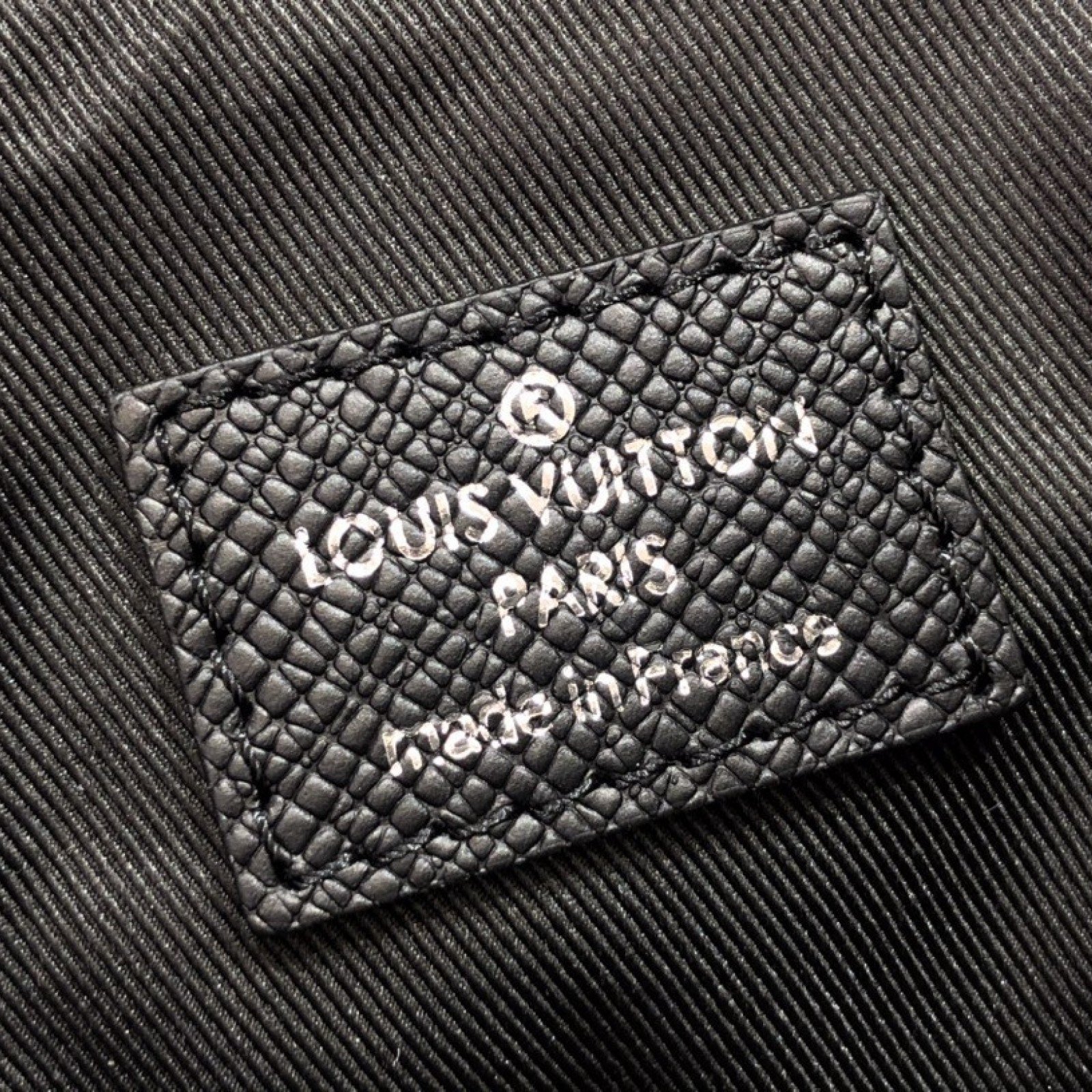 LV VERTICAL TOTE M30811