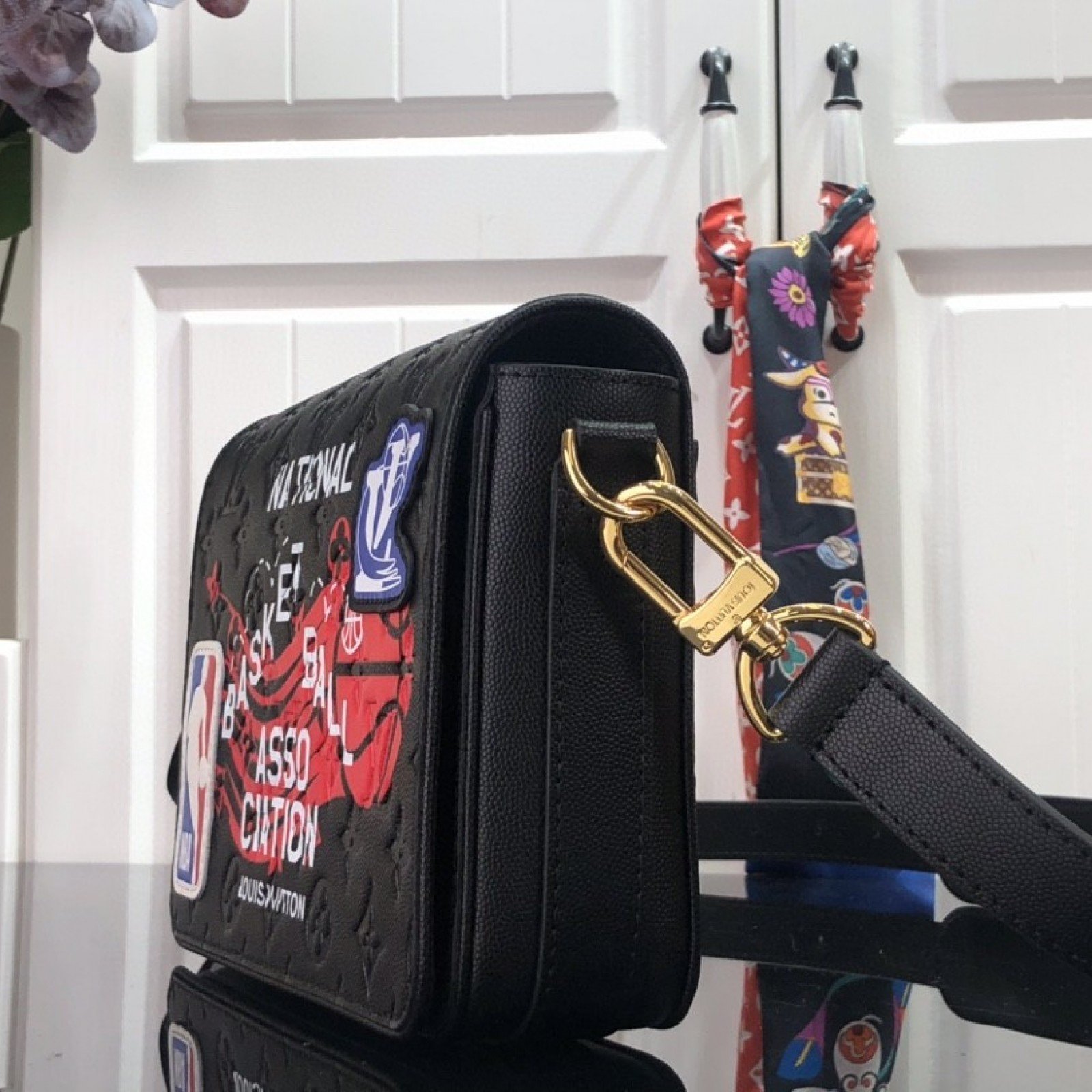 LVXNBA STUDIO MESSENGER M58498