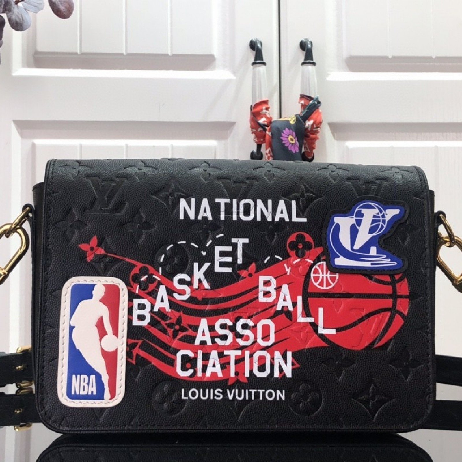 LVXNBA STUDIO MESSENGER M58498