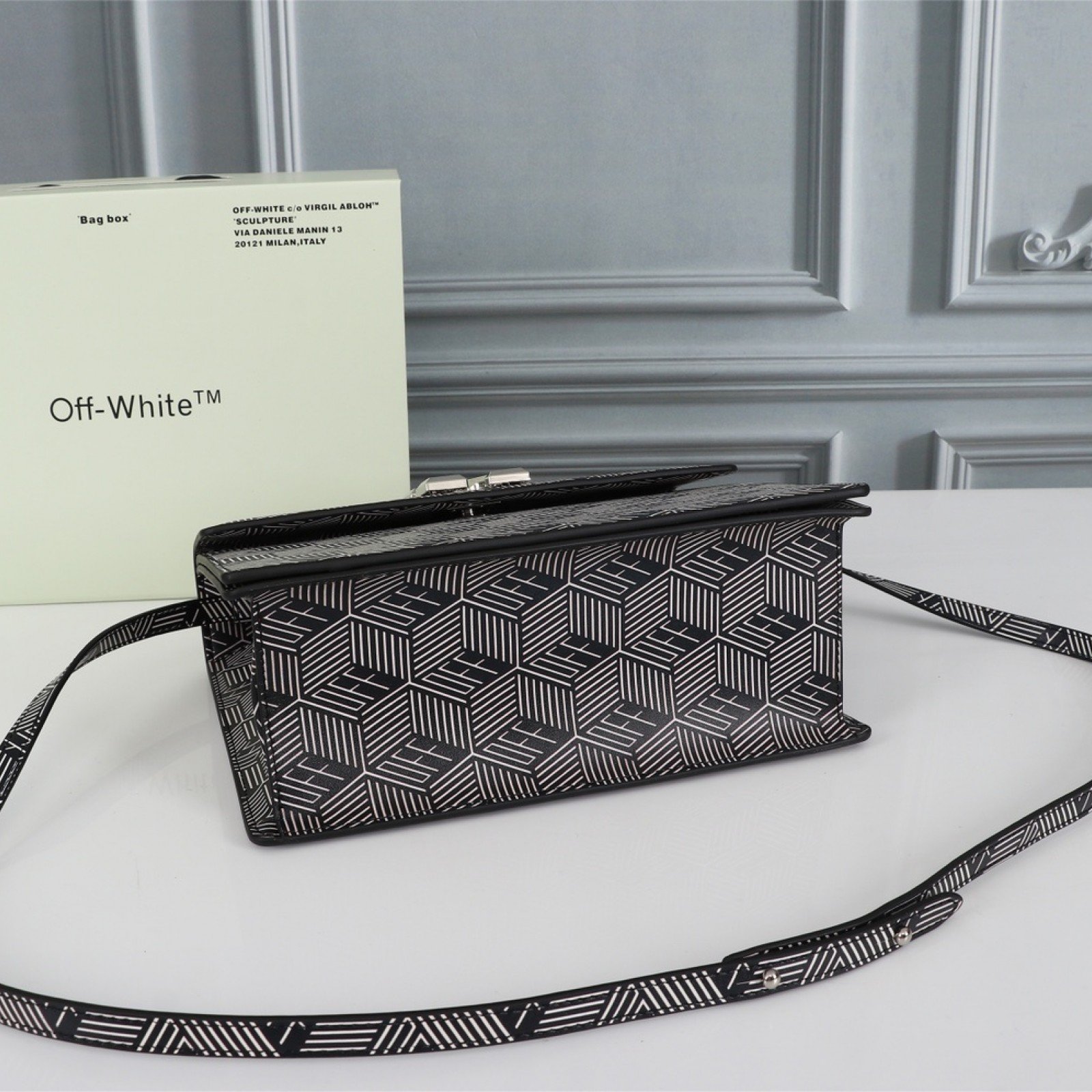 OF.F # 25.5*18*11cm