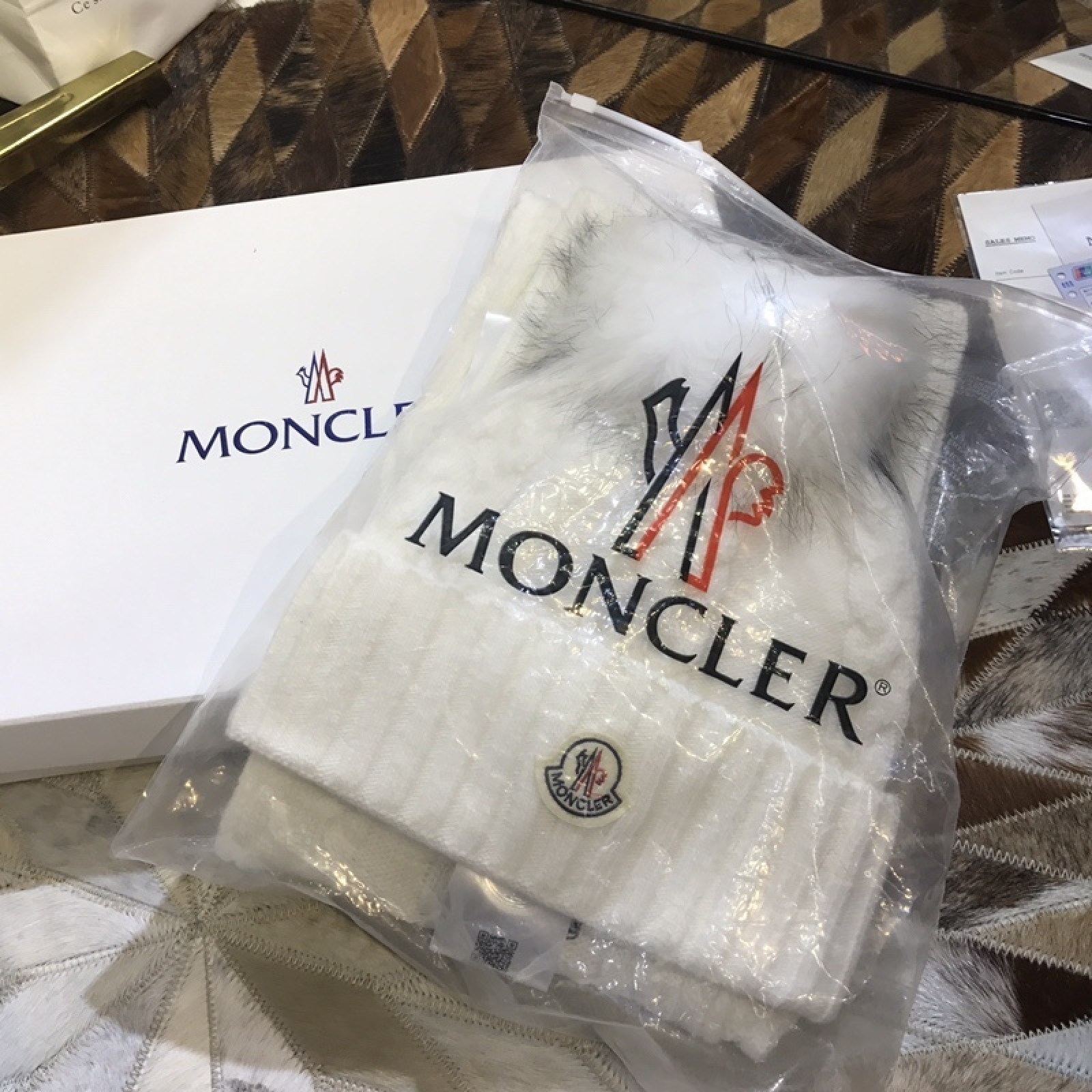 Scarves&Beanies with Pom Pom