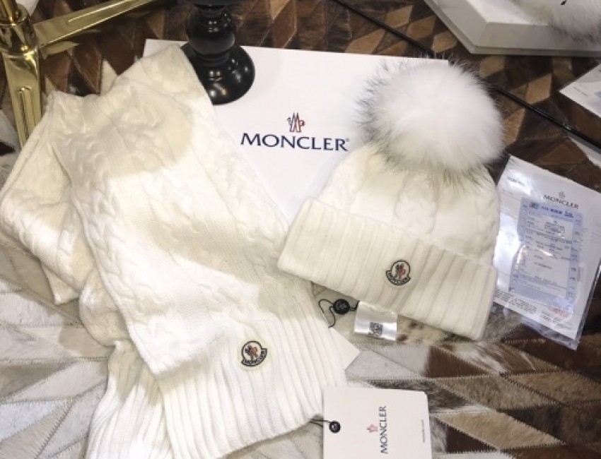 Scarves&Beanies with Pom Pom