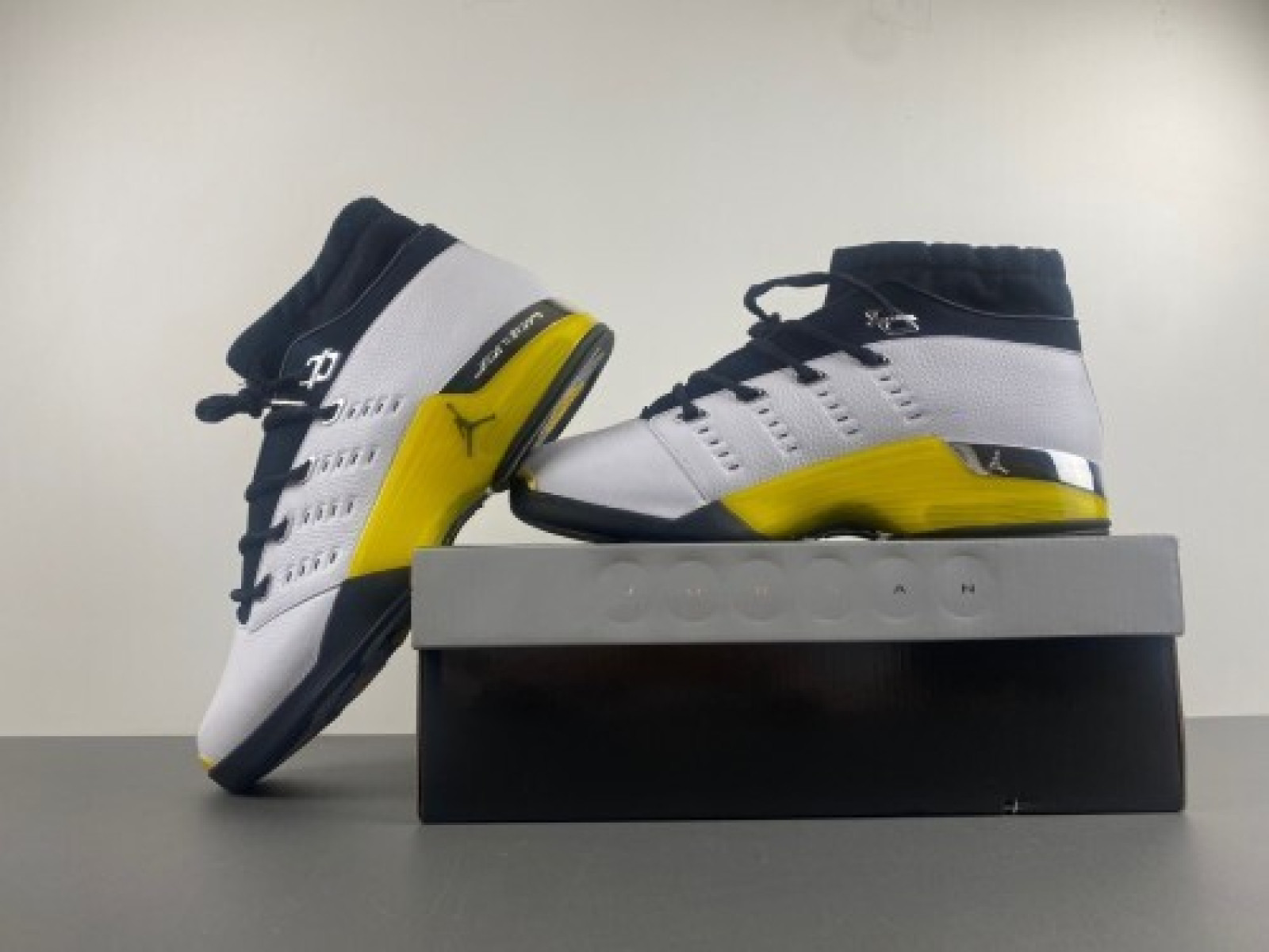Air Jordan 17 Low Lightning (FJ0395-100)
