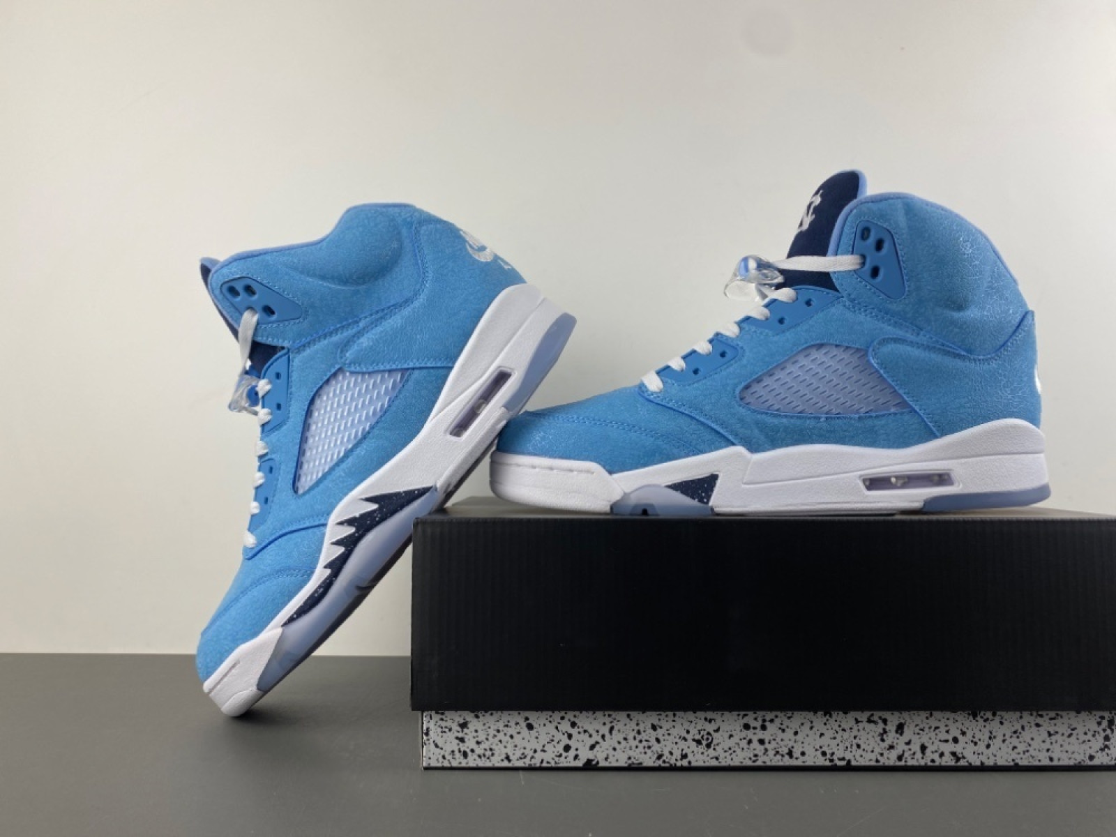 Air Jordan 5 Retro University Blue (HQ7978-401)