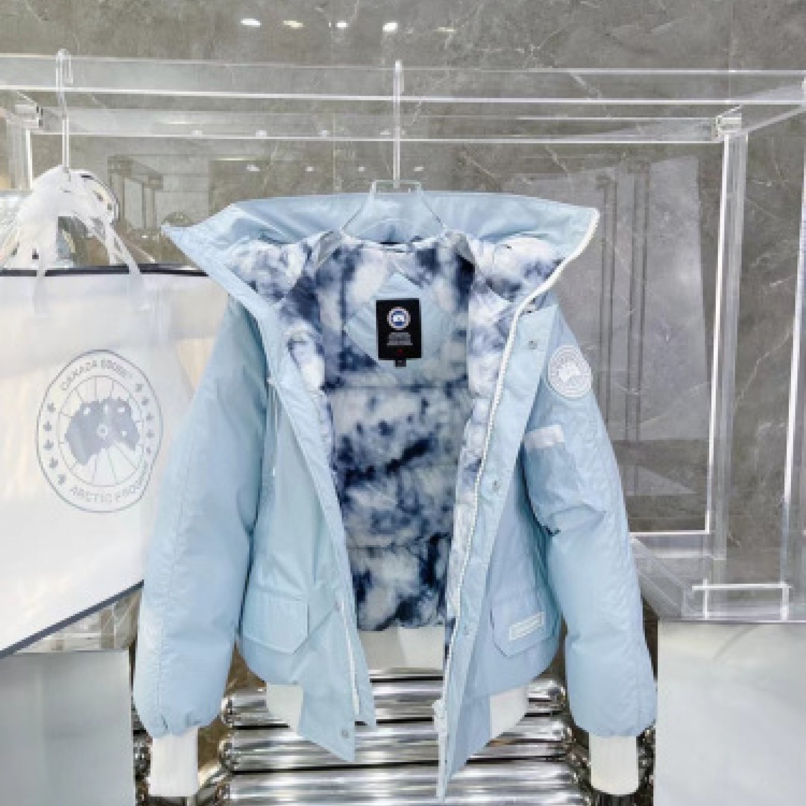 CN104 Mens Canada Goose  New Mens Canada Gooses Short Sleeve Down Jacket for Both Mens Canada Goose and WoMens Canada Goose