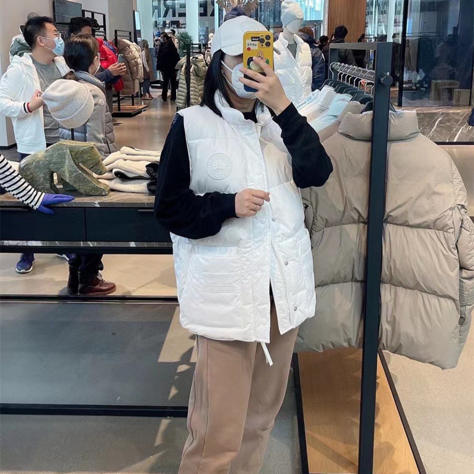 CN106 Mens Canada Goose VEST  New Mens Canada Gooses Down Vest for Both Mens Canada Goose and WoMens Canada Goose