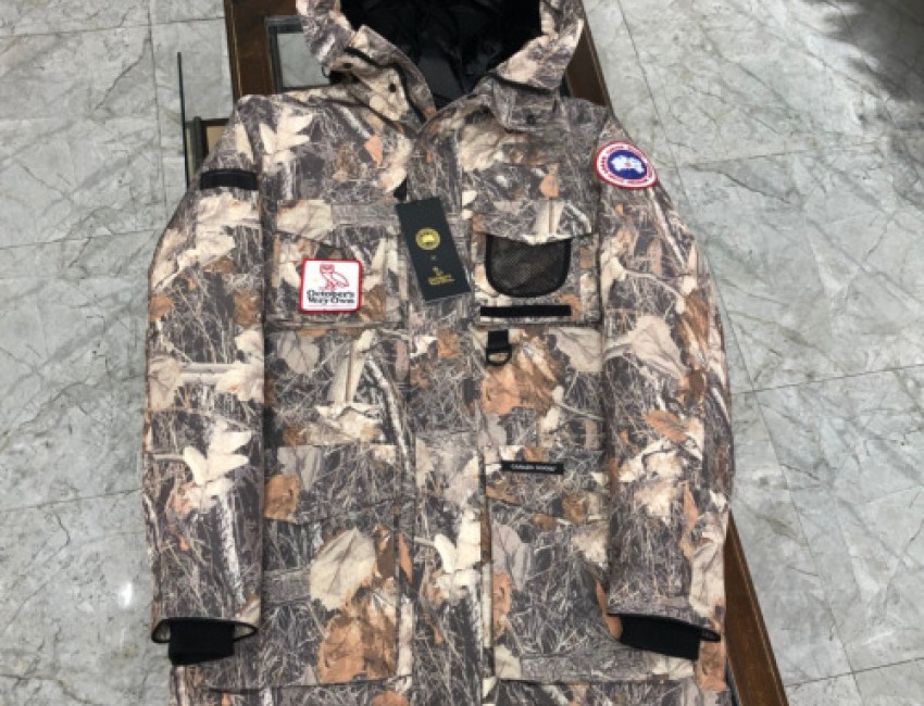 CN167 Men's Canada Goose COAT  Men's Canada Goose's and WoMen's Canada Goose's Same Style Down Jacket