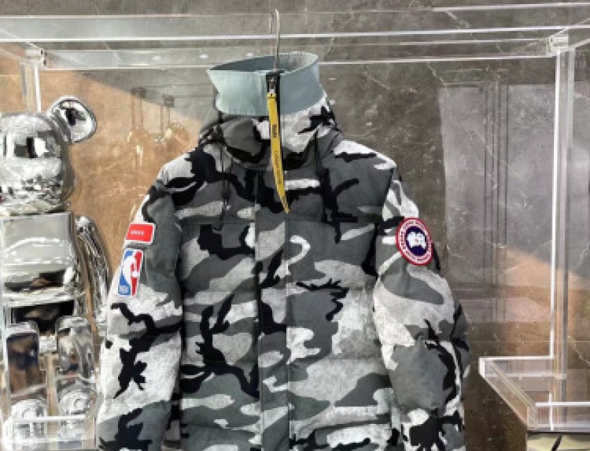 CN169 Men's Canada Goose COAT  Men's Canada Goose's Down Jacket Black Label