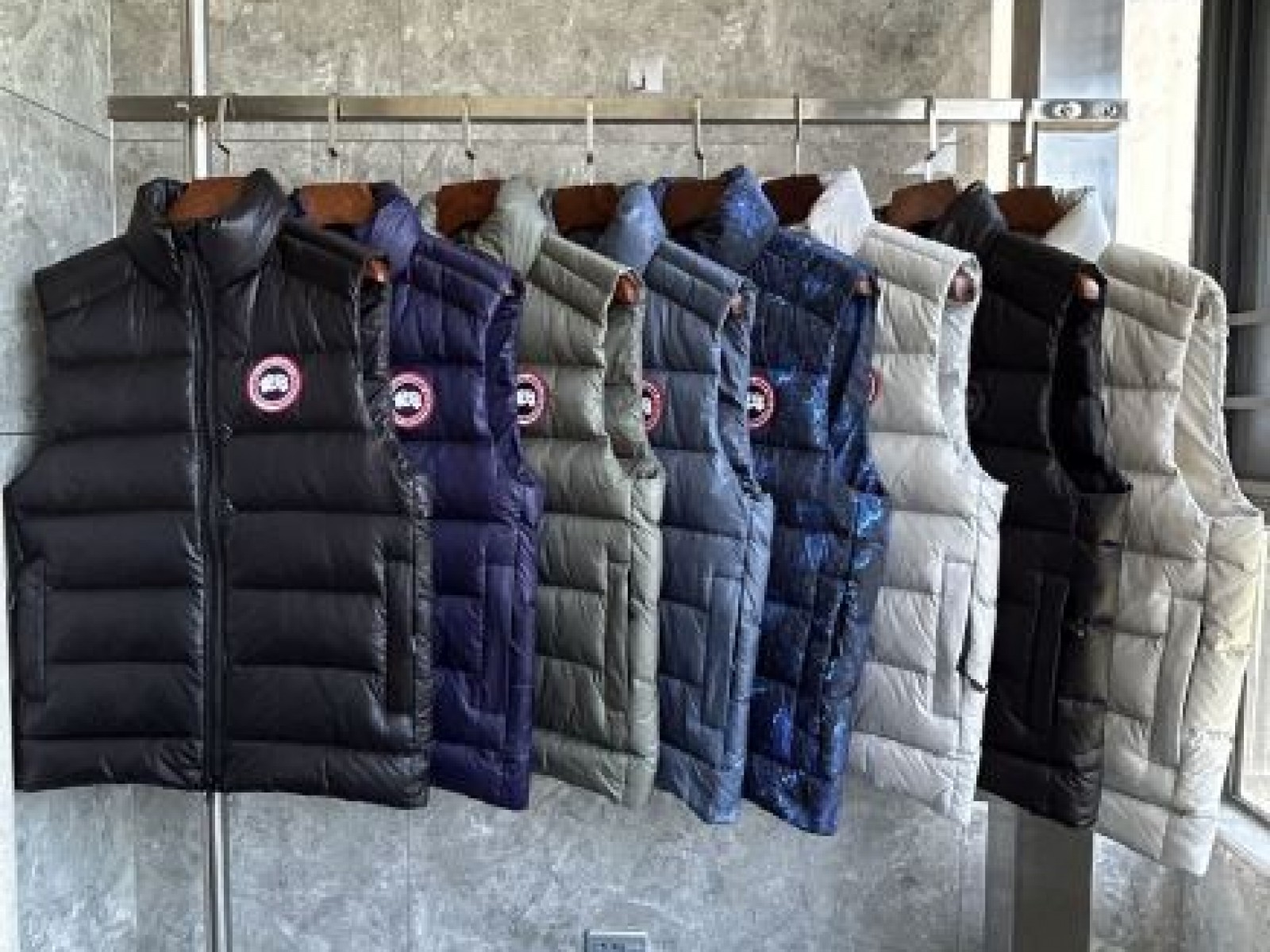 CN190 Mens Canada Goose COAT VEST  Bestselling Down Vest