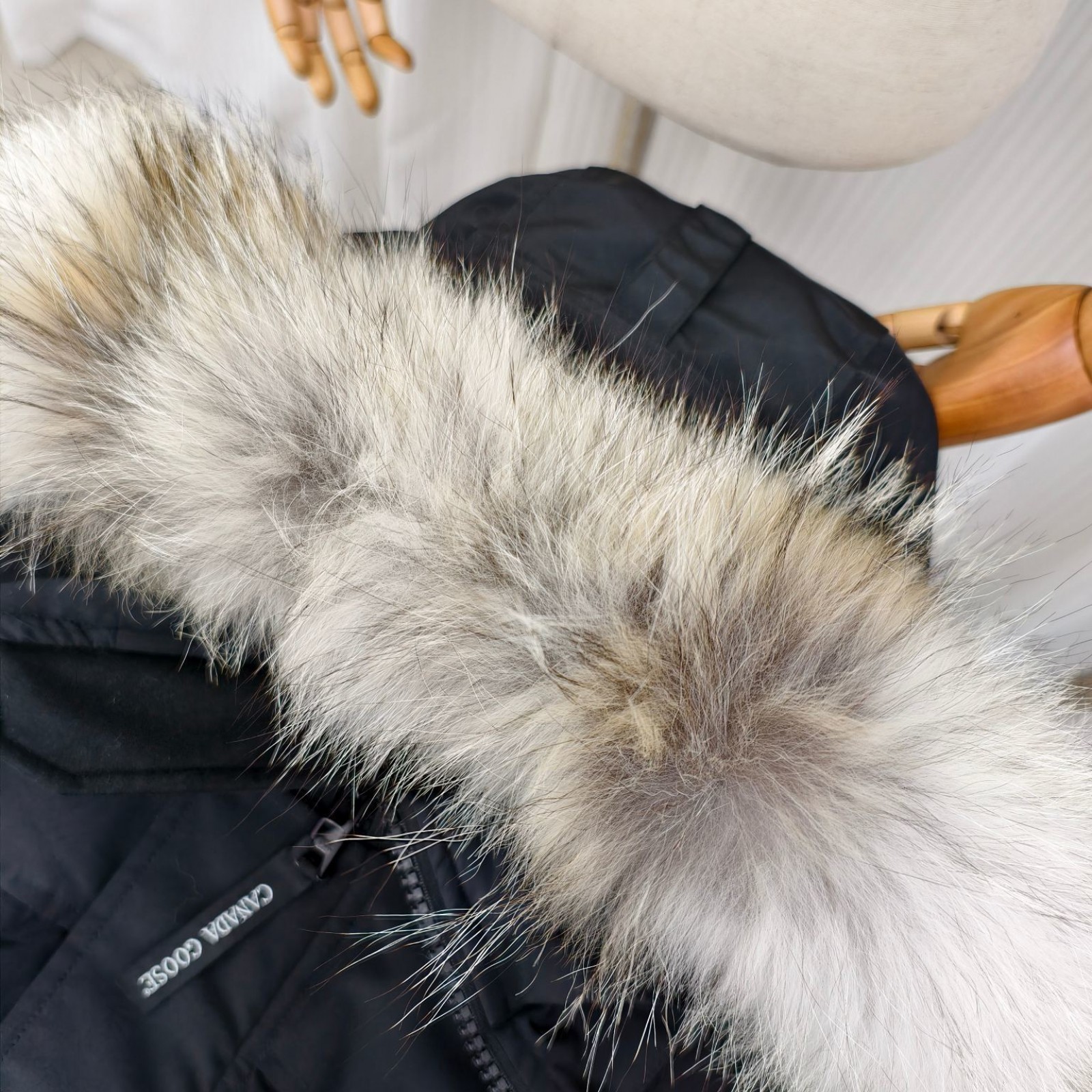 CN151 Mens Canada Goose White Label Snow Mantra White Label Glacier Series Parka Down Jacket