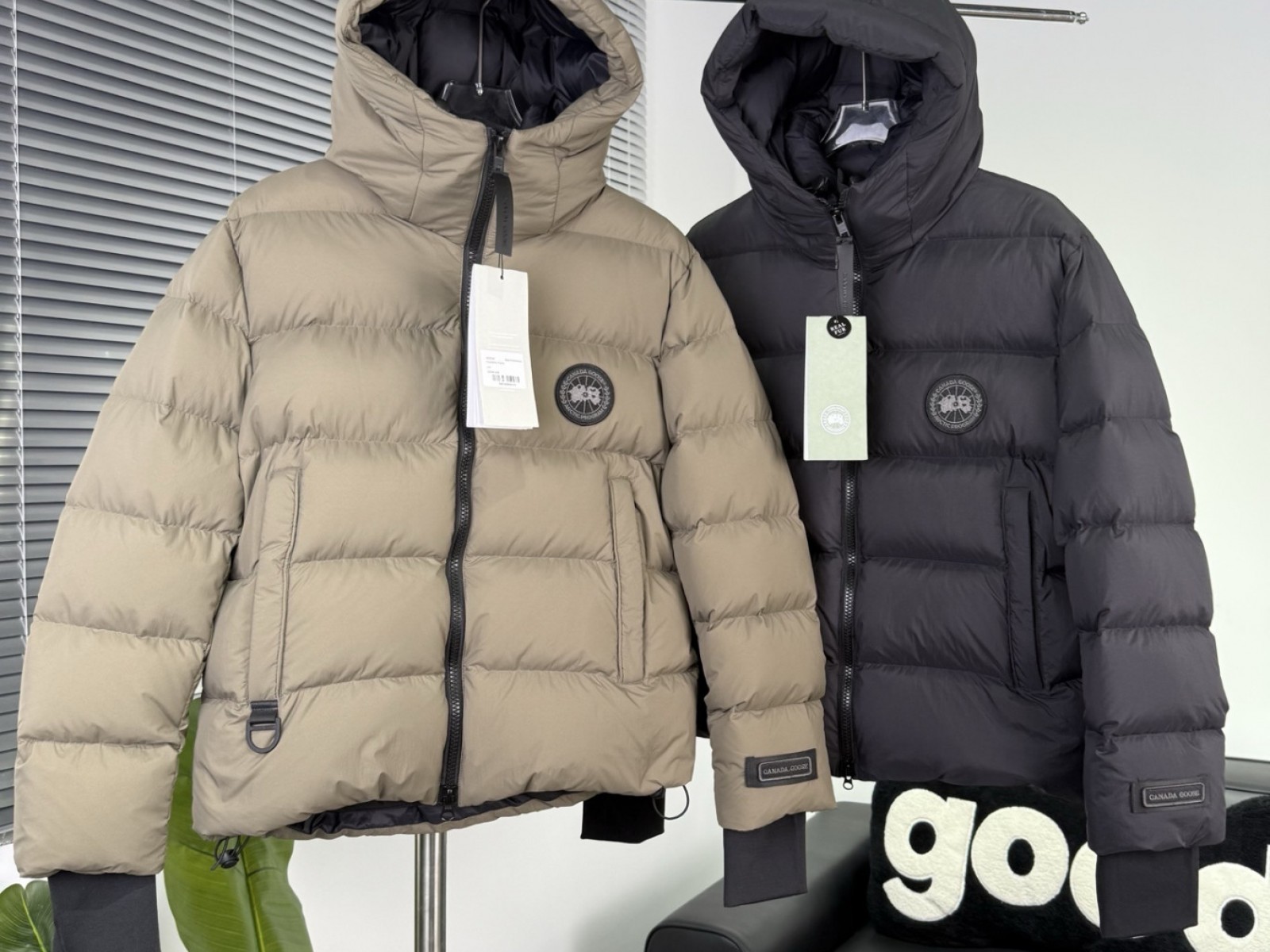 CN204 MENS Hooded Down Coat