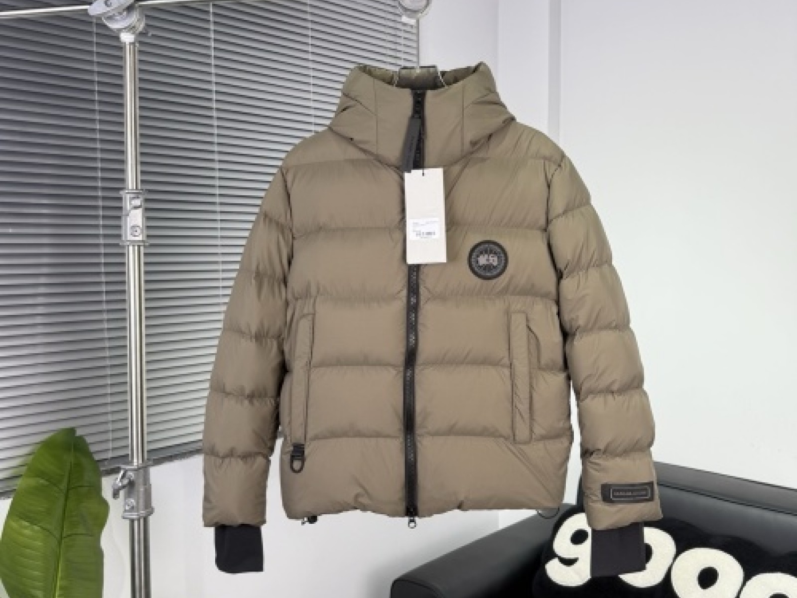 CN204 MENS Hooded Down Coat