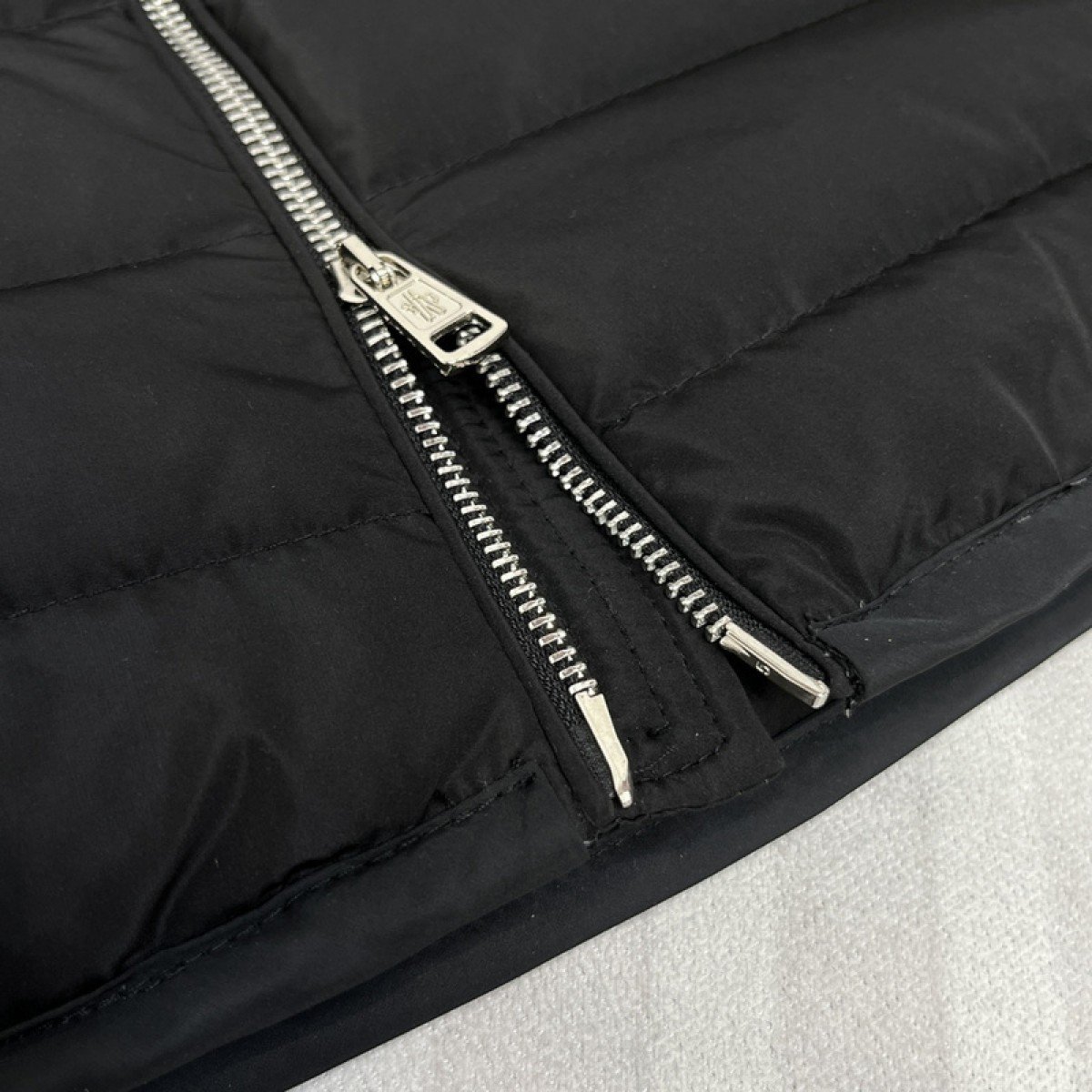 Men's Moncler Down Jacket  (22)
