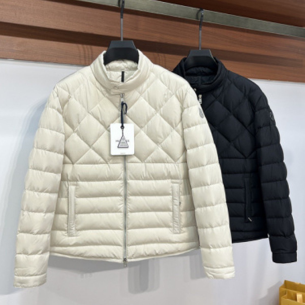Men's Moncler Down Jacket  (22)
