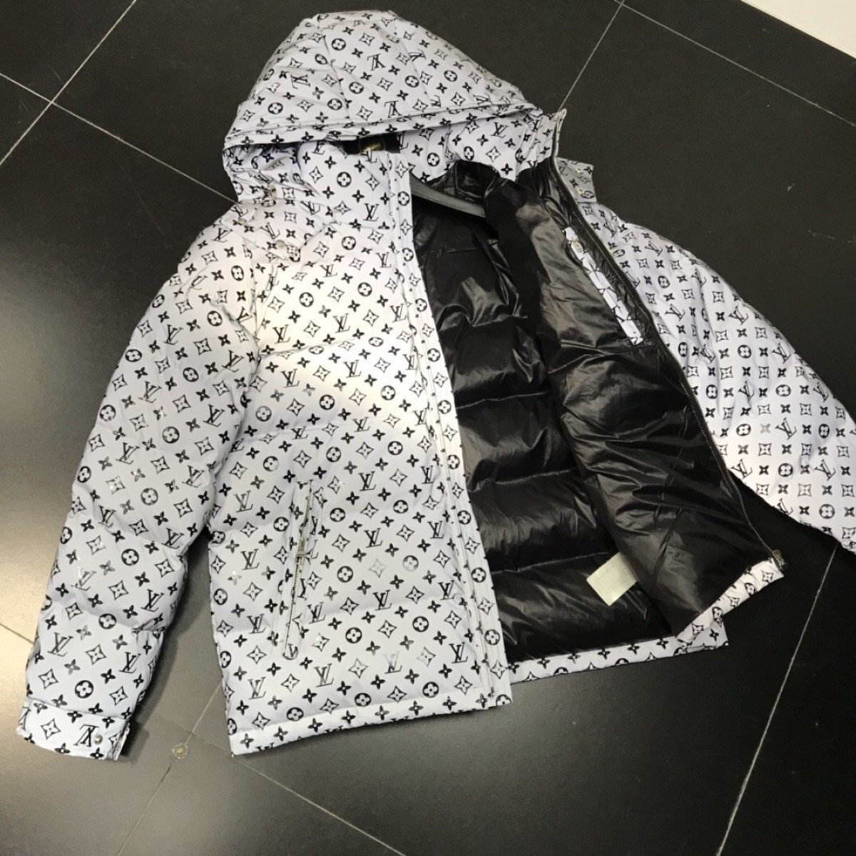 Moncler 44