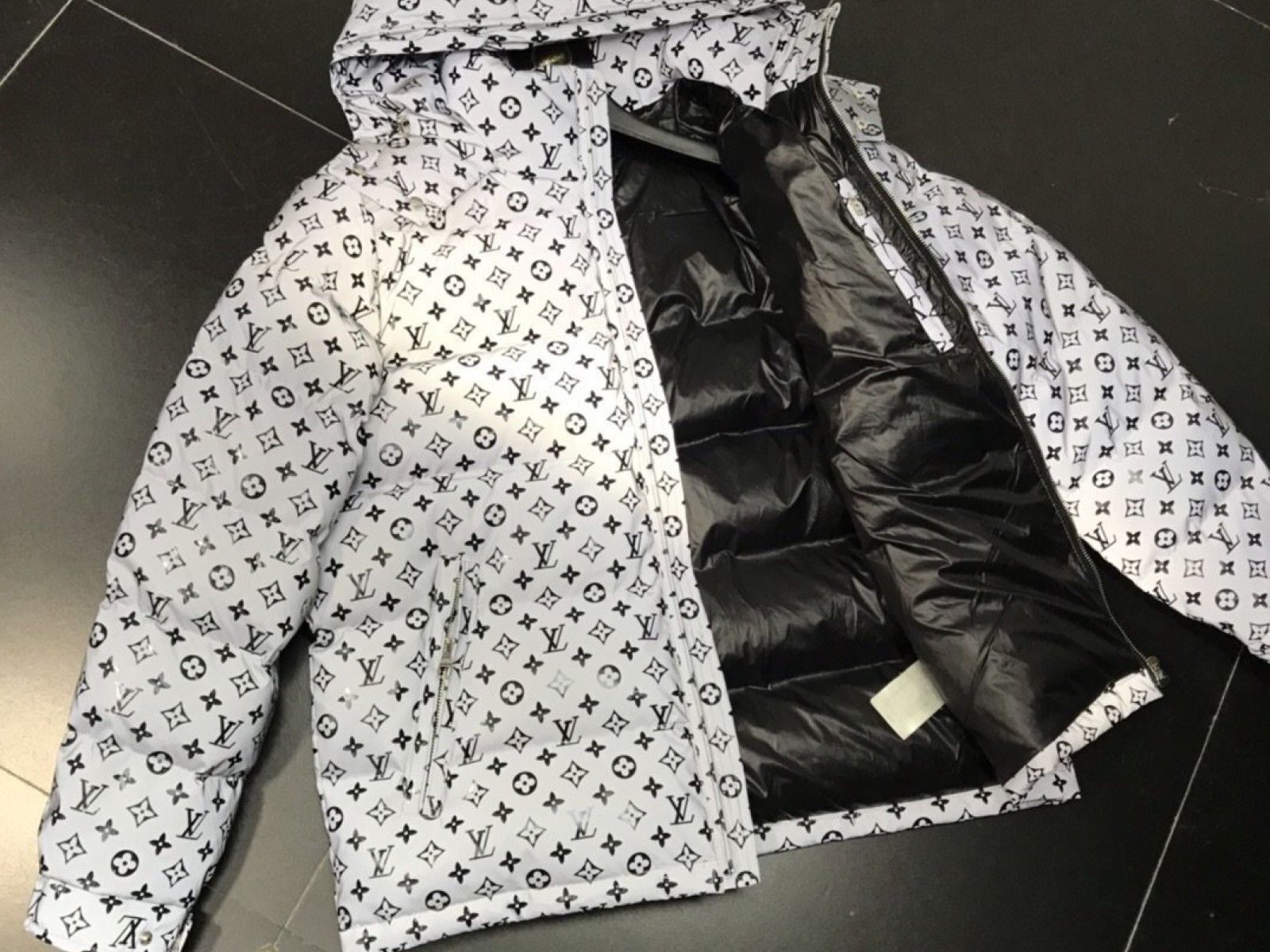 Moncler 44