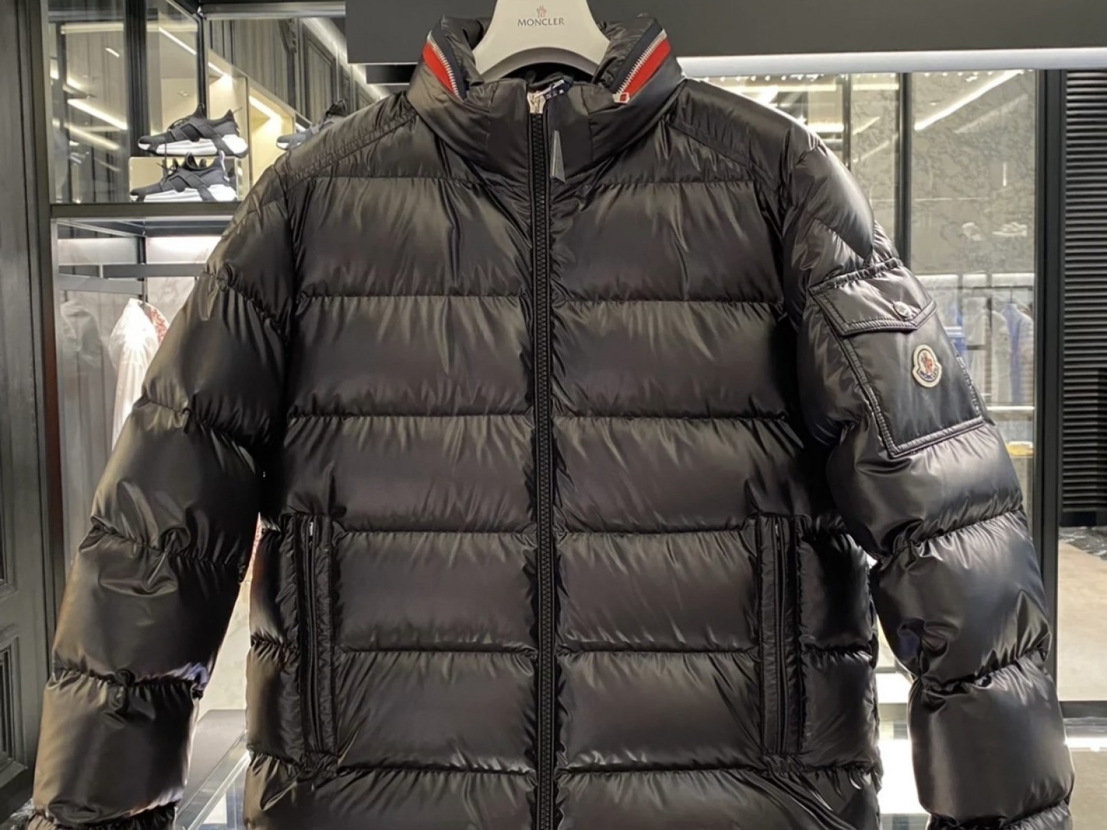 Moncler Bourne