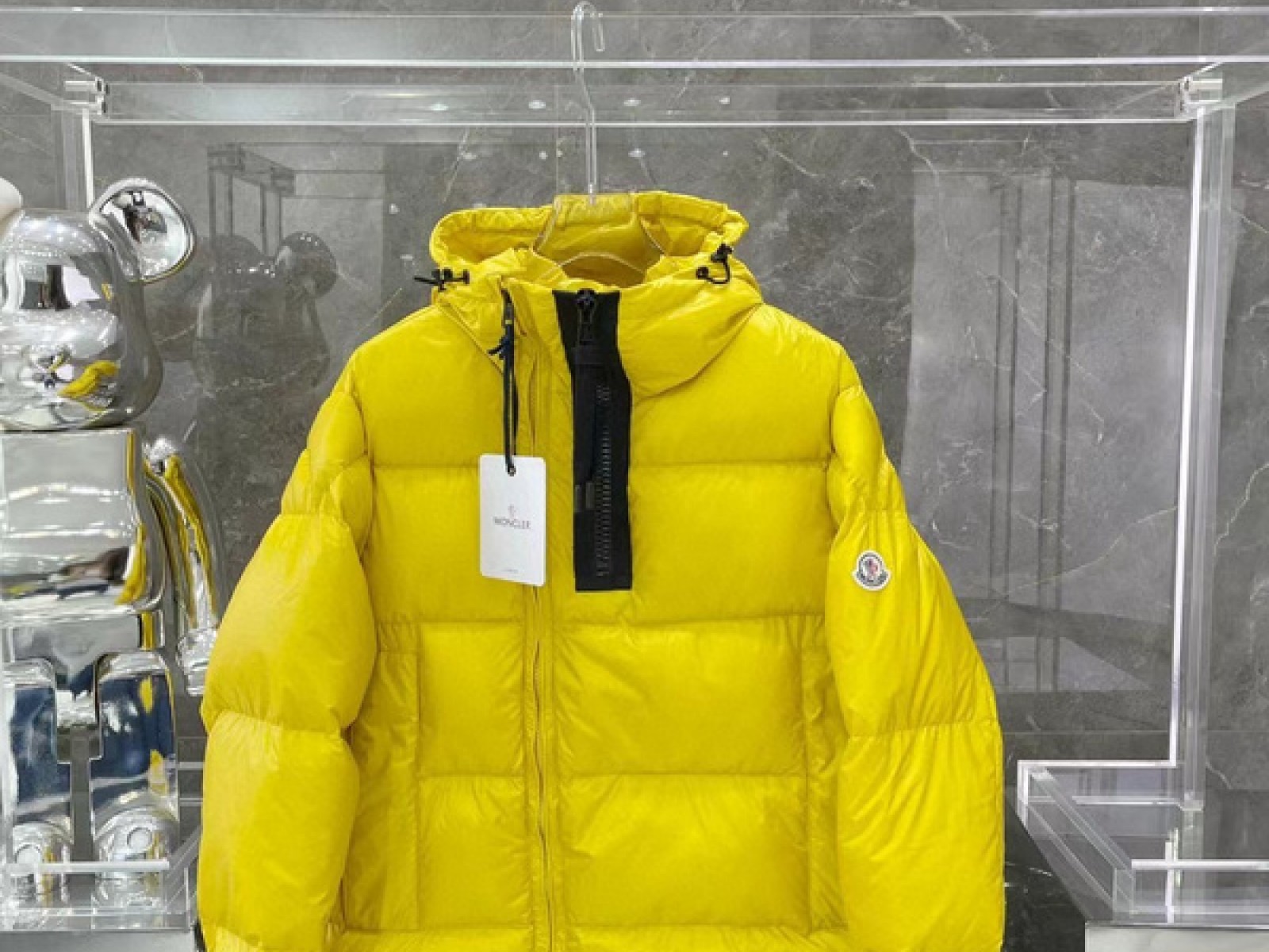Moncler Jacket  蒙口新款错位双拉链设计，设计感满满。 颜色：黑色 黄色